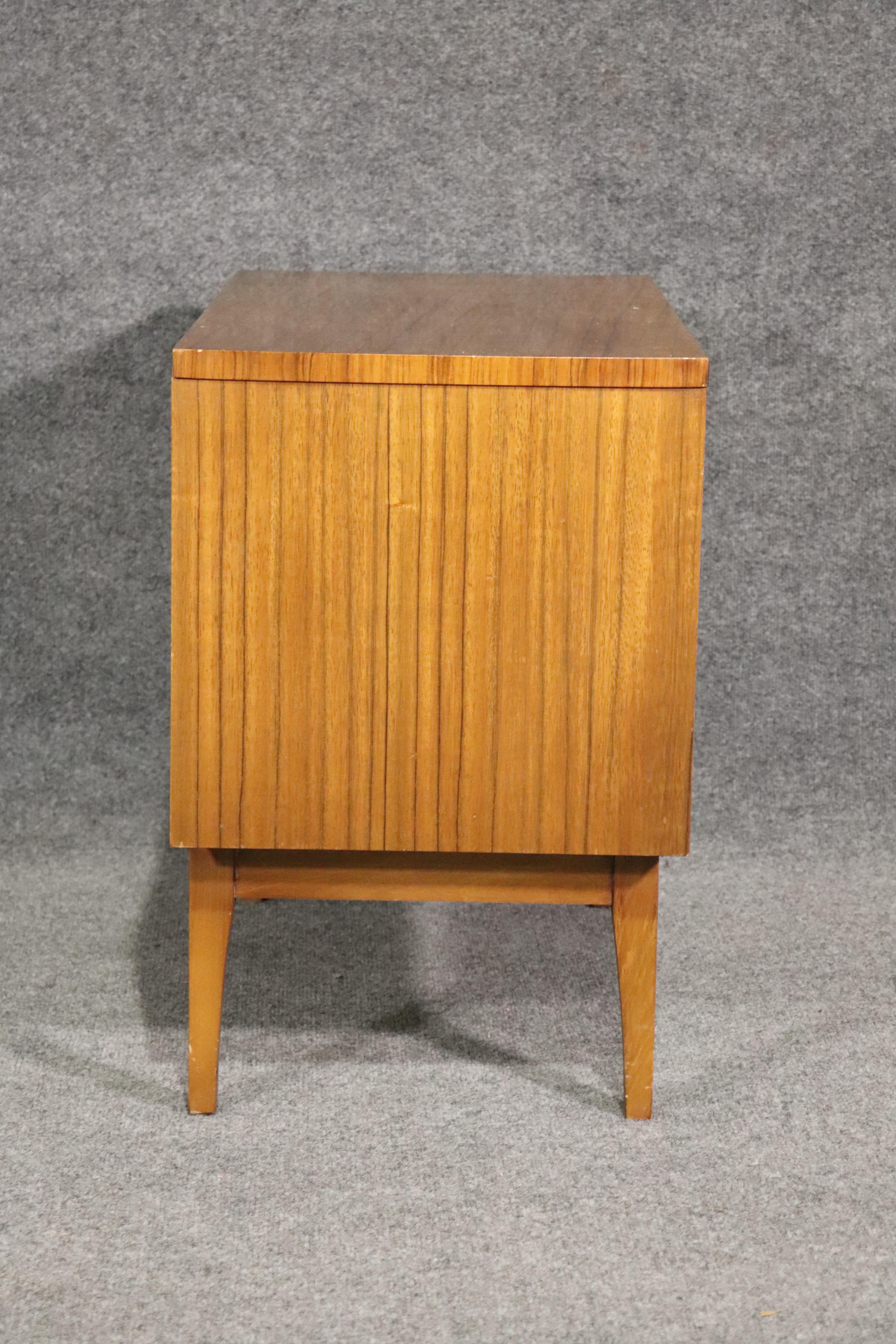Mid-Century Modern Lane Furniture Nightstand w/ Inlay For Sale