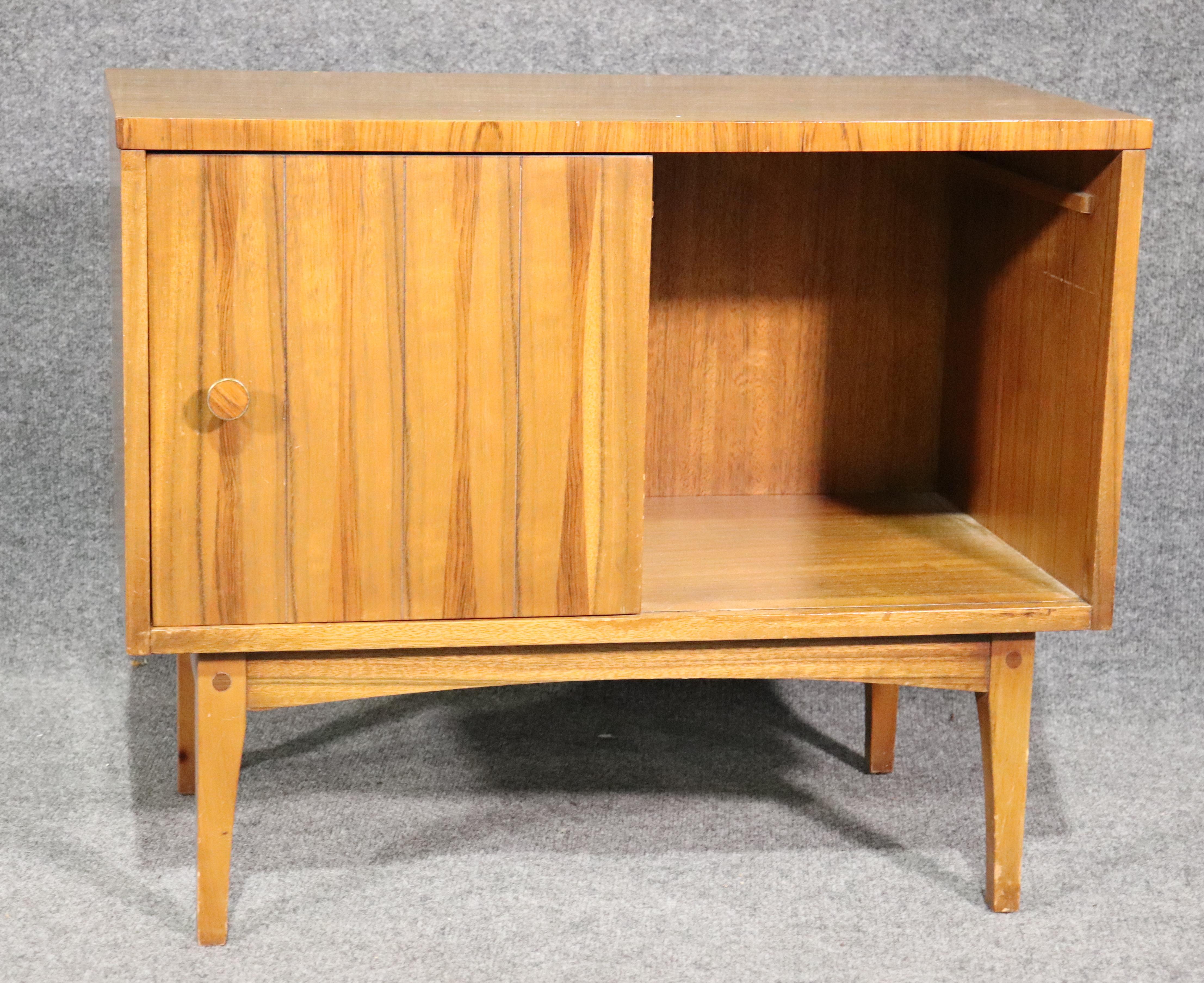 20th Century Lane Furniture Nightstand w/ Inlay For Sale