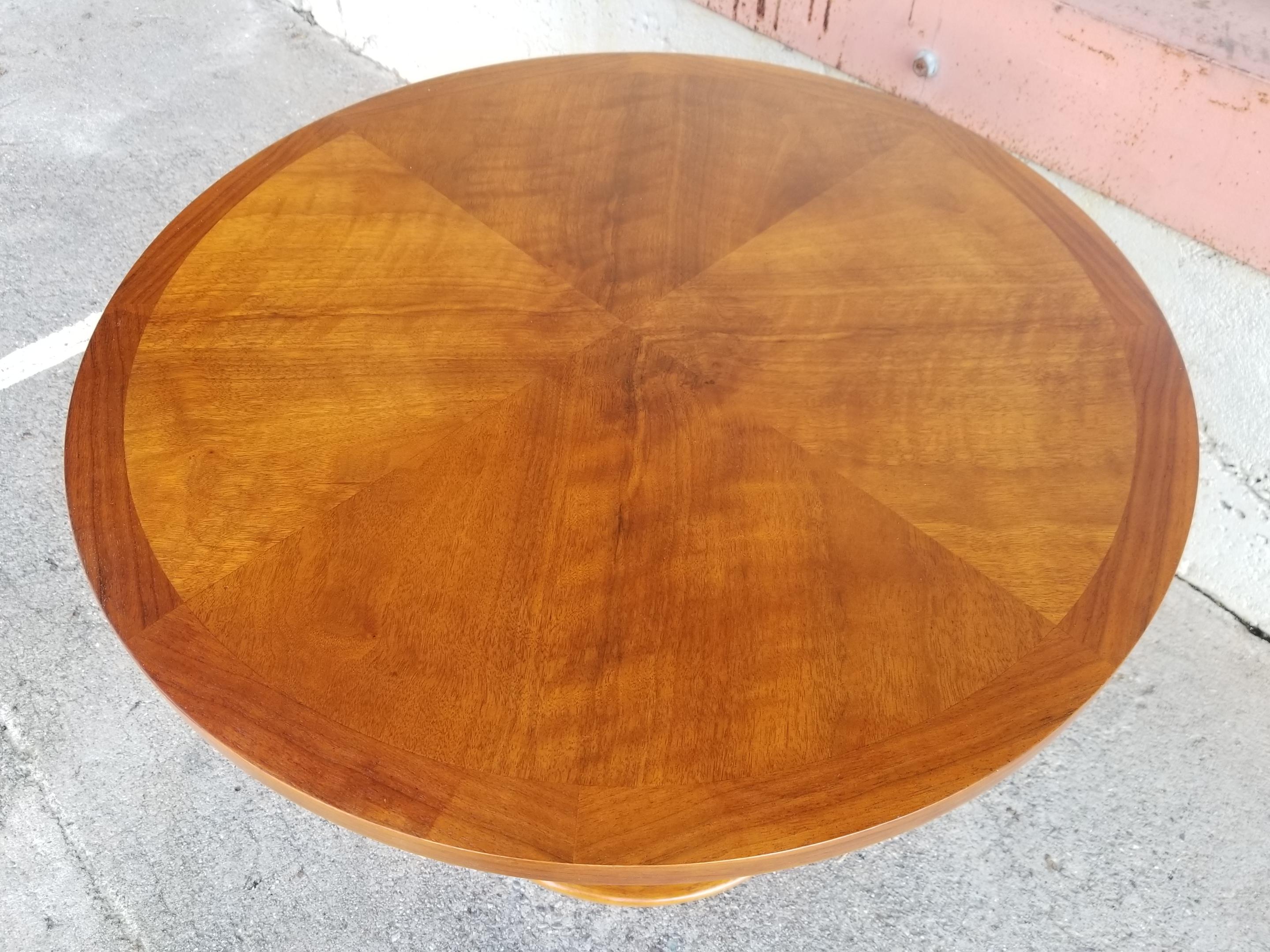 A Mid-Century Modern circular end table designed in the manner of Adrian Pearsall, circa 1960s. Book-matched veneer top with solid hardwood sculptural base. Branded underside with Lane style number 997 and serial number 560611, dating this piece to