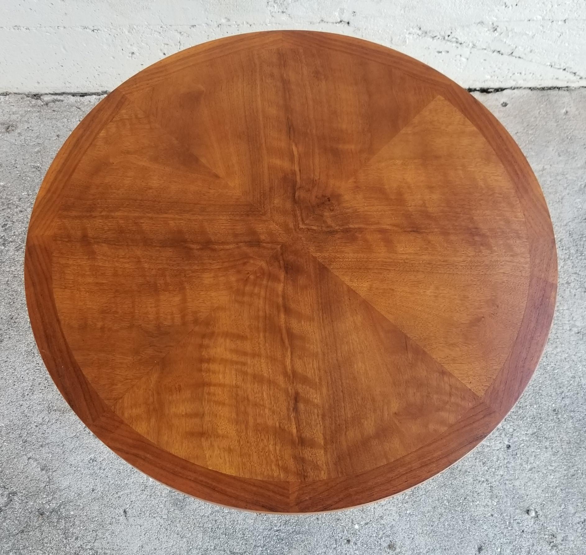 Lane Furniture Round End Table In Good Condition In Fulton, CA