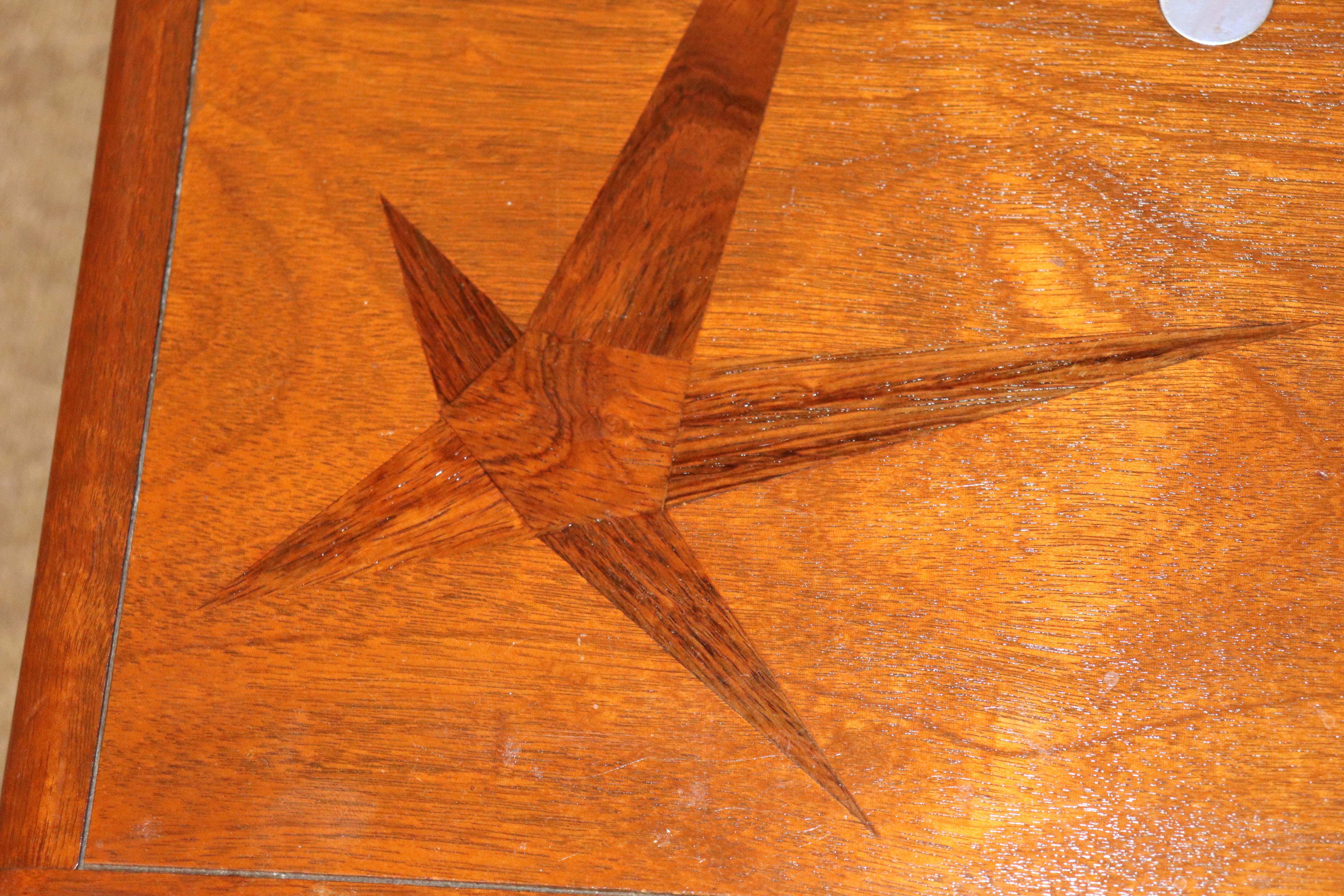 Noce Tavolo Lane Furniture con intarsio Starburst in vendita