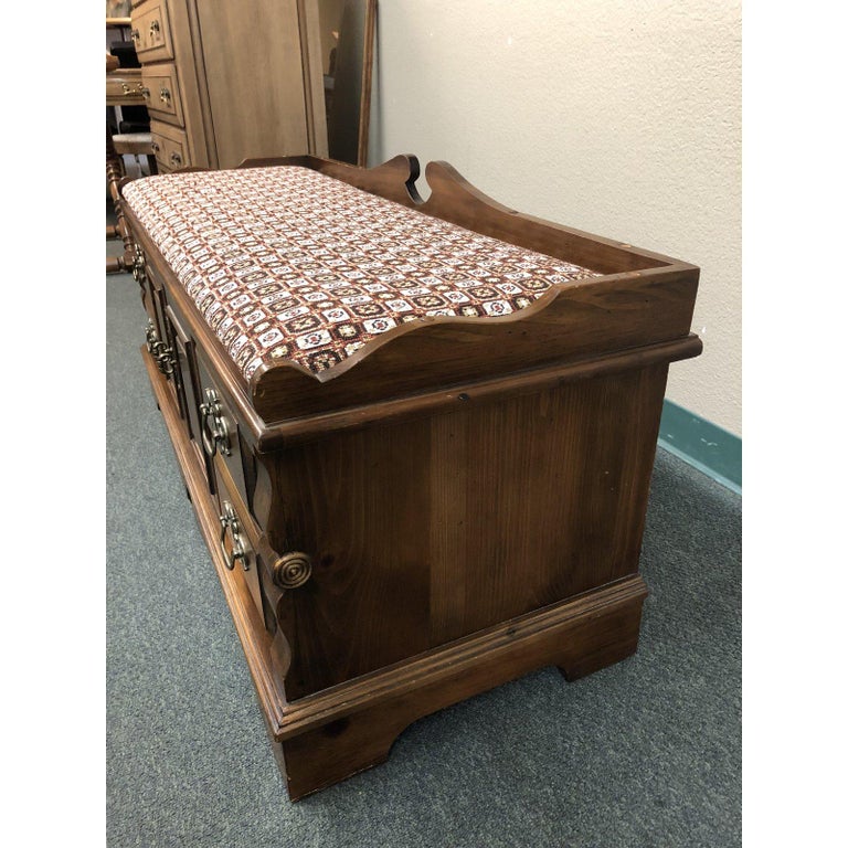 Lane Furniture Vintage Hope Bench For Sale at 1stDibs