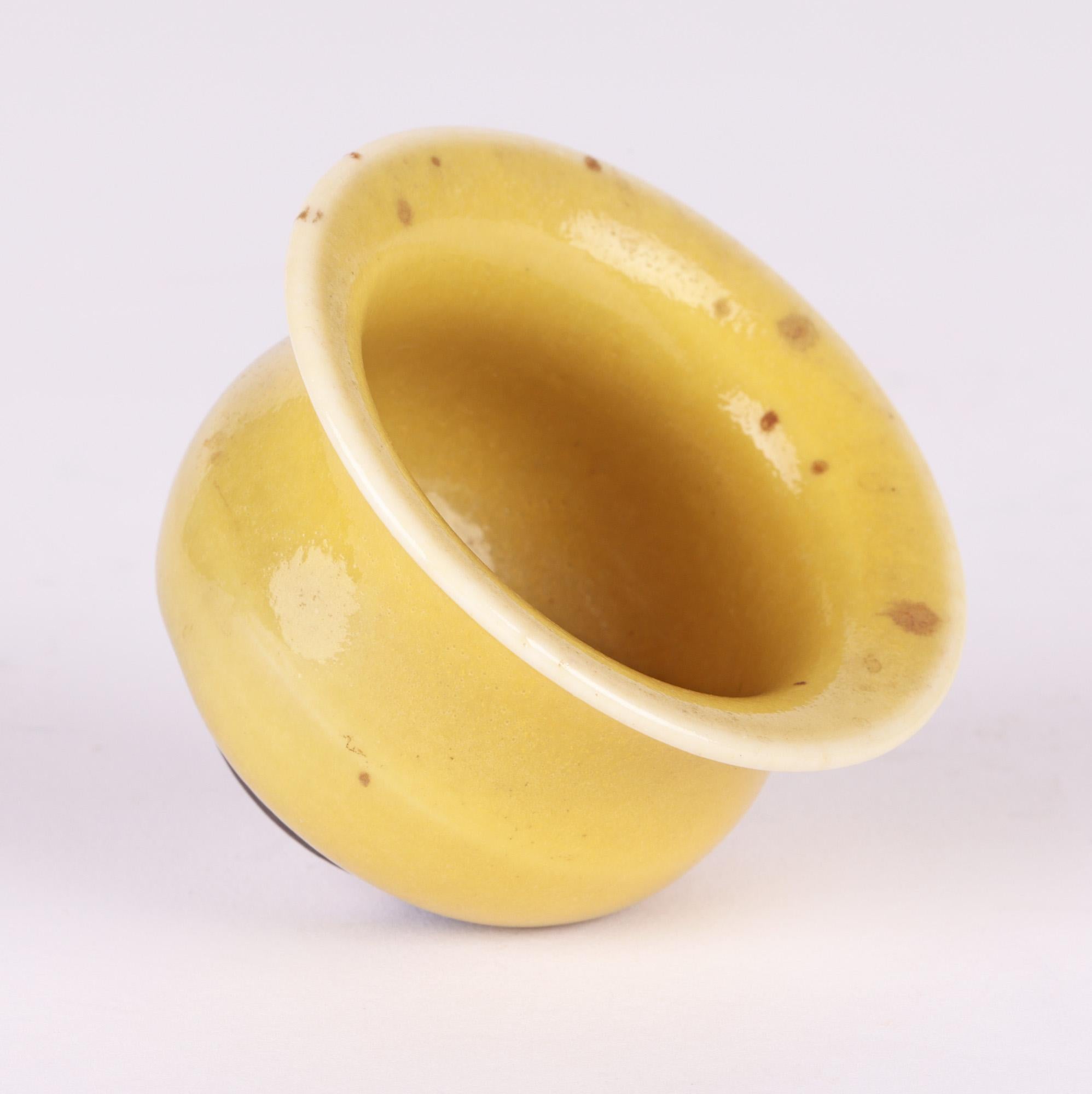 Vernissé Bol en poterie de l'atelier canadien Lane Gordon Thorlaksson avec support en vente