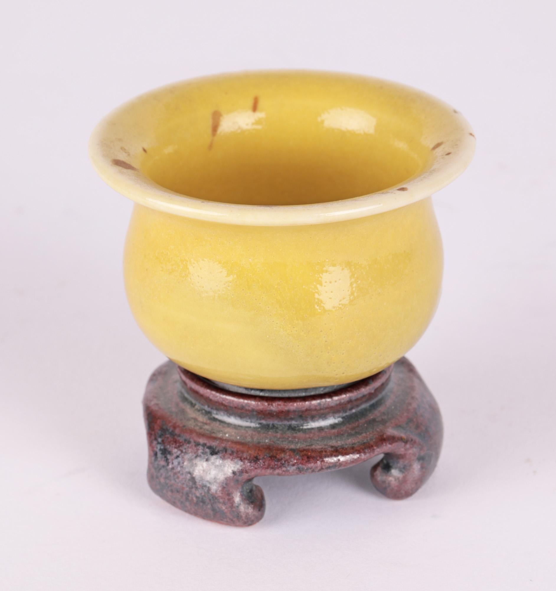 Fin du 20e siècle Bol en poterie de l'atelier canadien Lane Gordon Thorlaksson avec support en vente