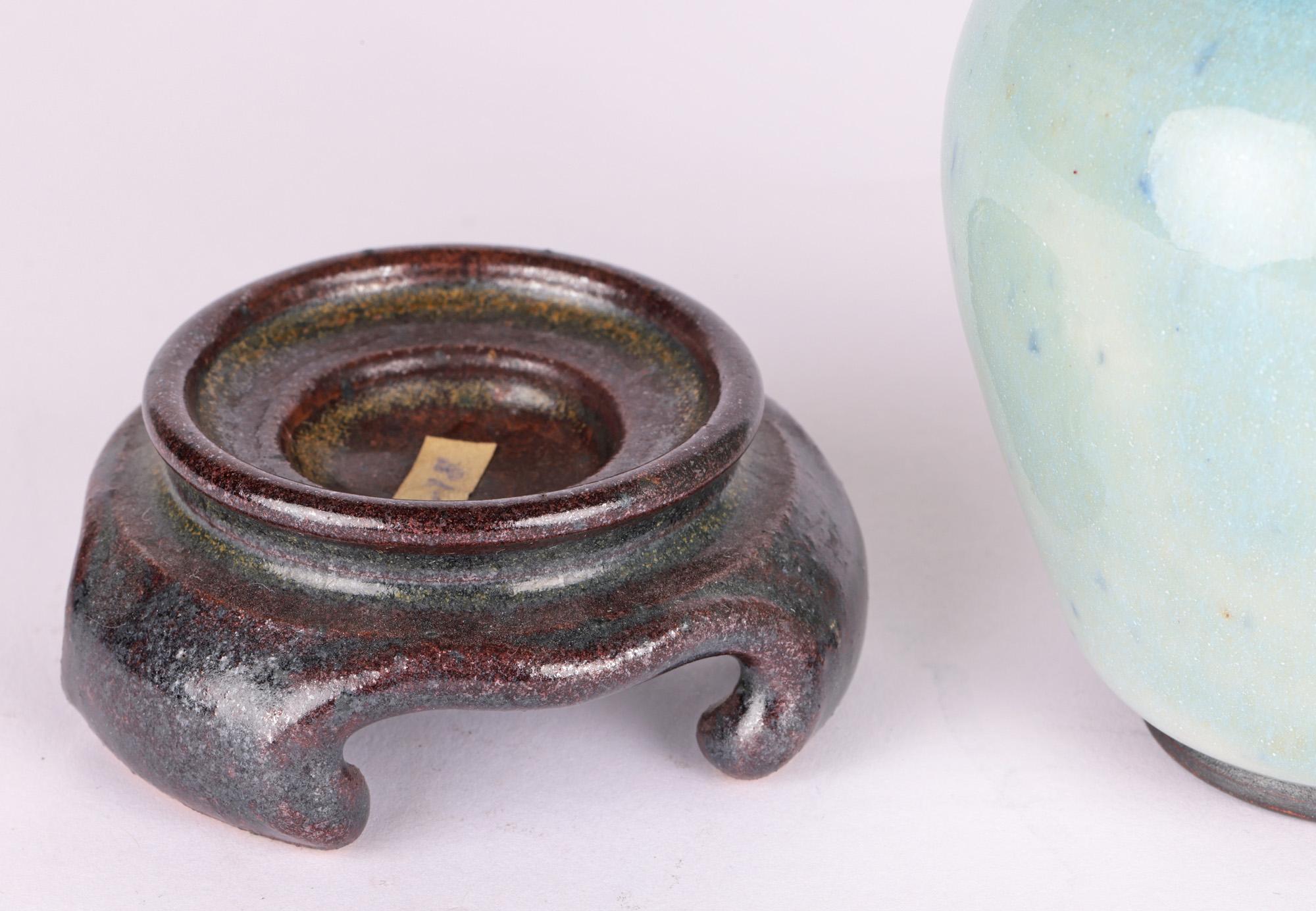 Moderno Vaso in ceramica canadese Studio Pottery di Lane Gordon Thorlaksson con supporto in vendita
