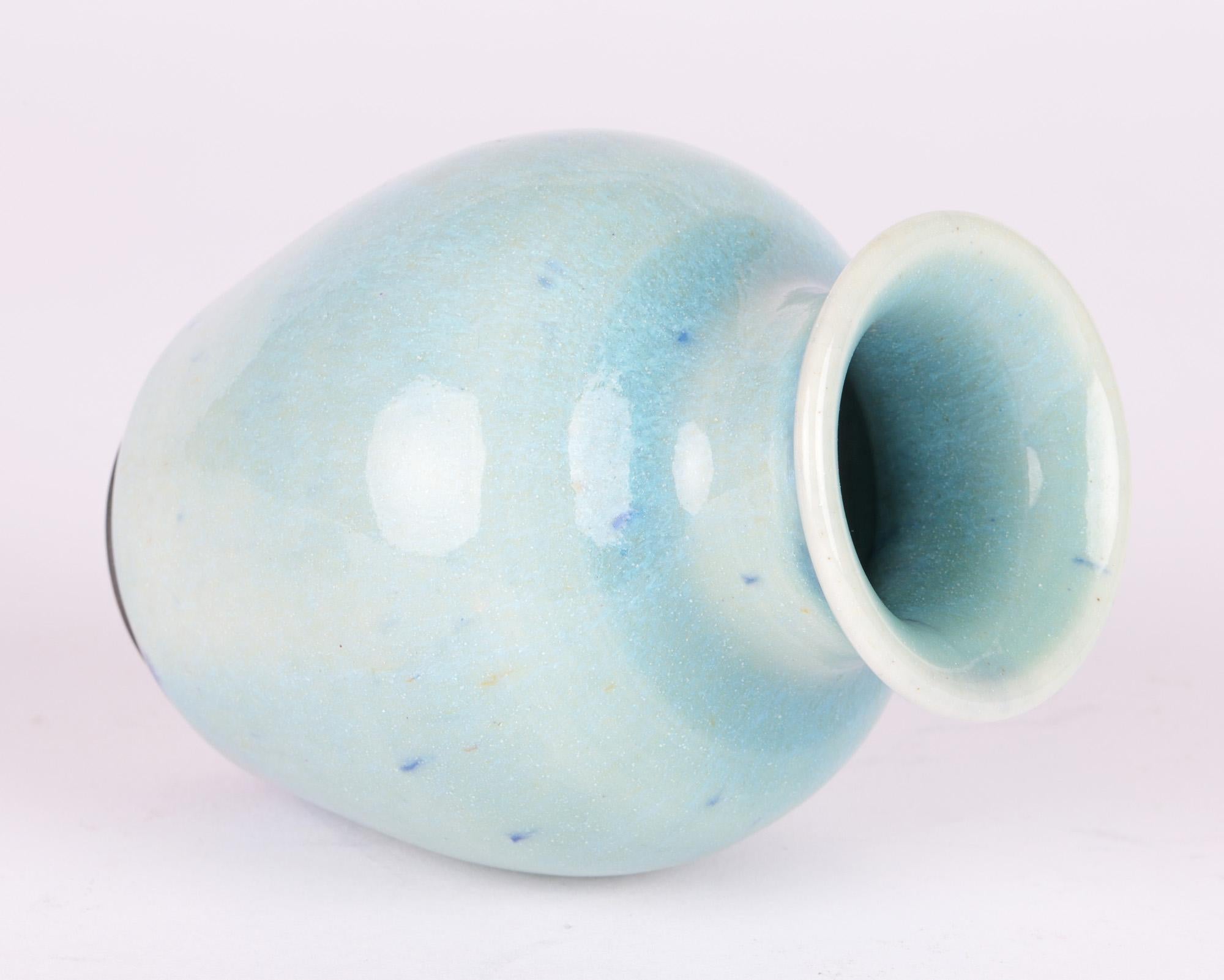 Vaso in ceramica canadese Studio Pottery di Lane Gordon Thorlaksson con supporto In condizioni ottime in vendita a Bishop's Stortford, Hertfordshire