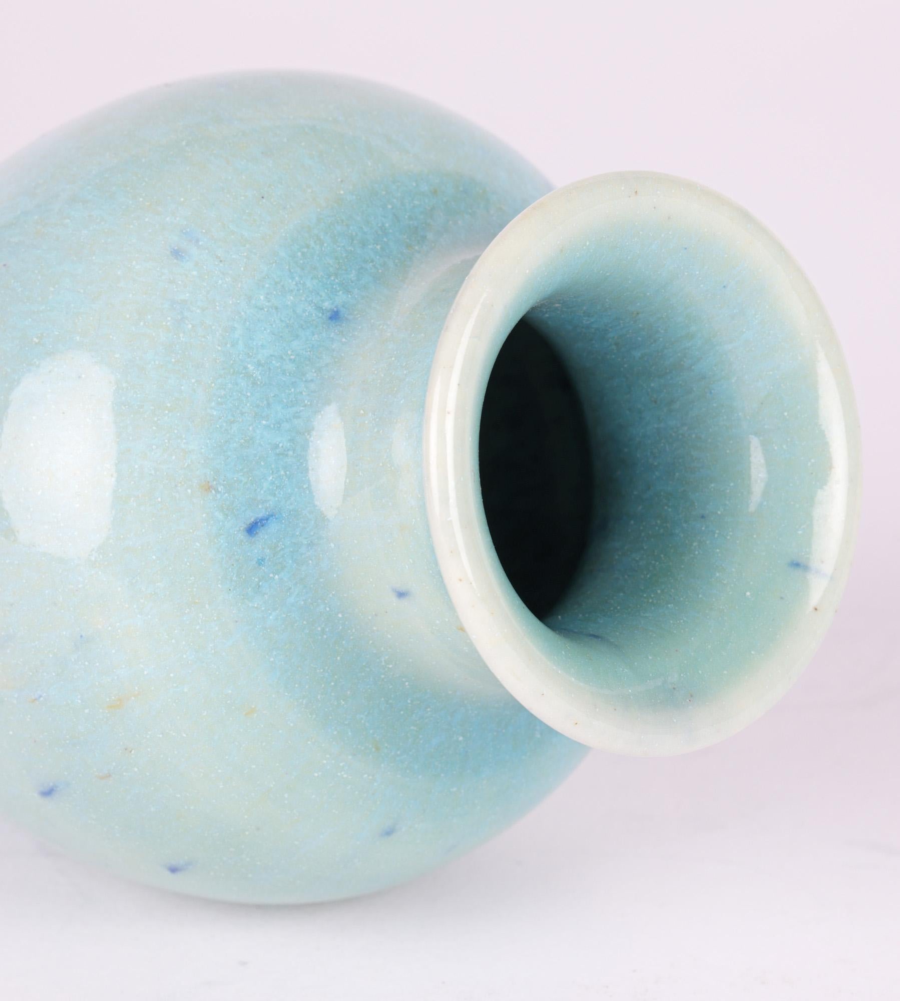 Vaso in ceramica canadese Studio Pottery di Lane Gordon Thorlaksson con supporto in vendita 1