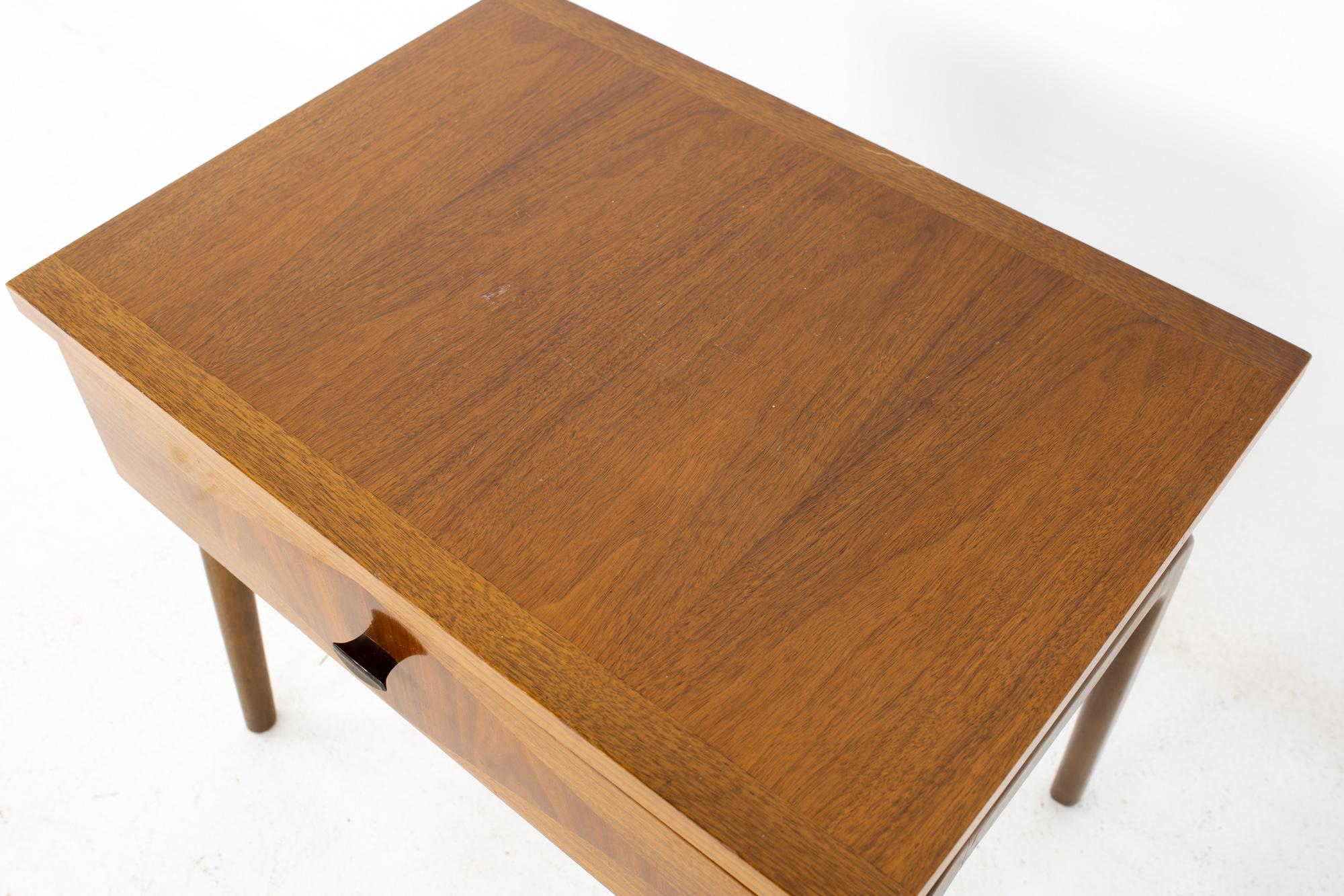 Lane Harlequin Mid Century Inlaid Walnut Side Table Nightstand In Good Condition For Sale In Countryside, IL