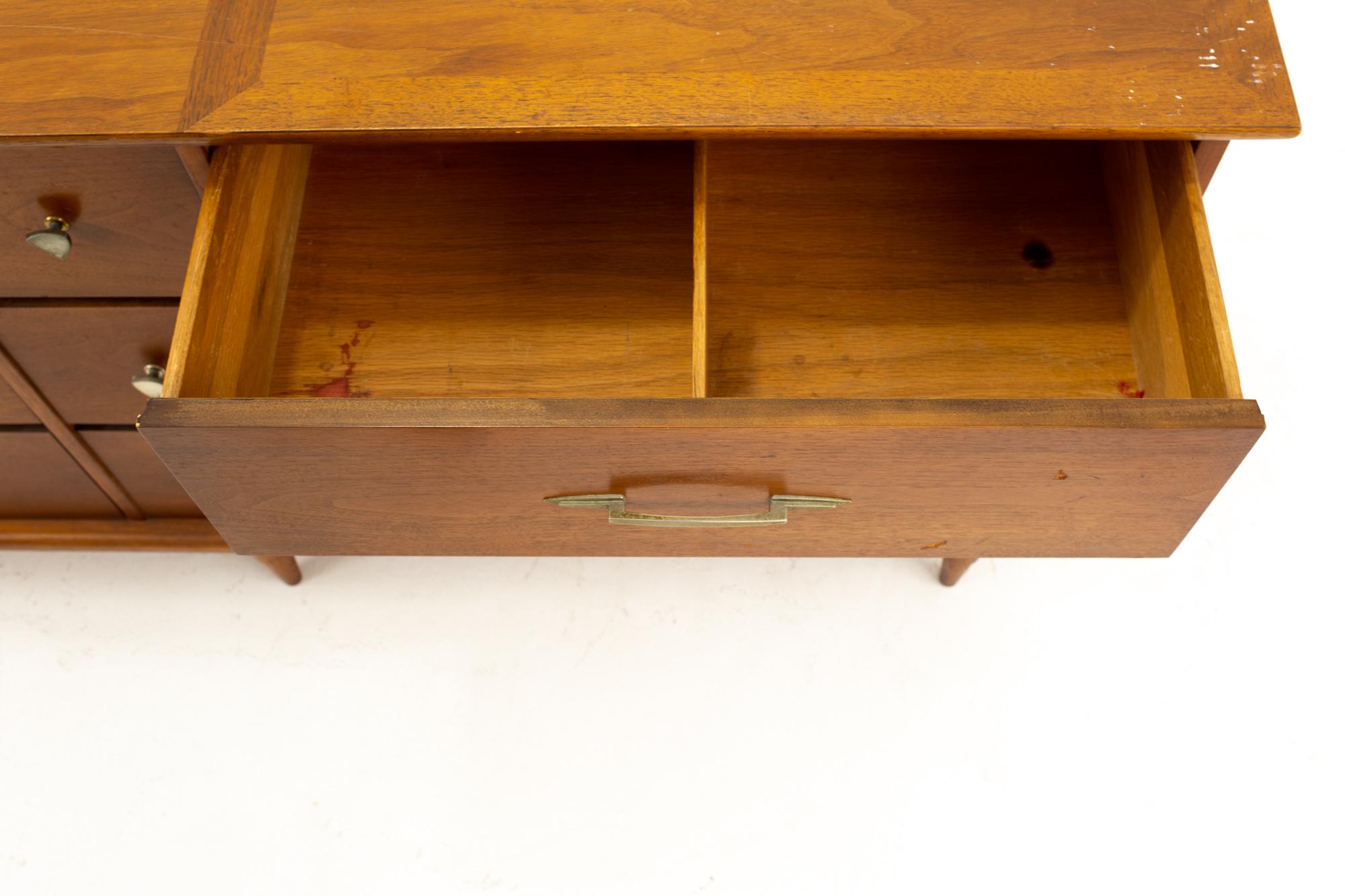 Lane Mid Century Lowboy Dresser with Built in Cedar Chest In Excellent Condition In Countryside, IL