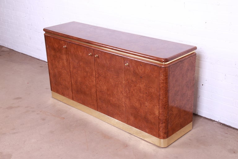 Lane Mid-Century Modern Burl Wood and Brass Sideboard Credenza, 1970s In Good Condition For Sale In South Bend, IN