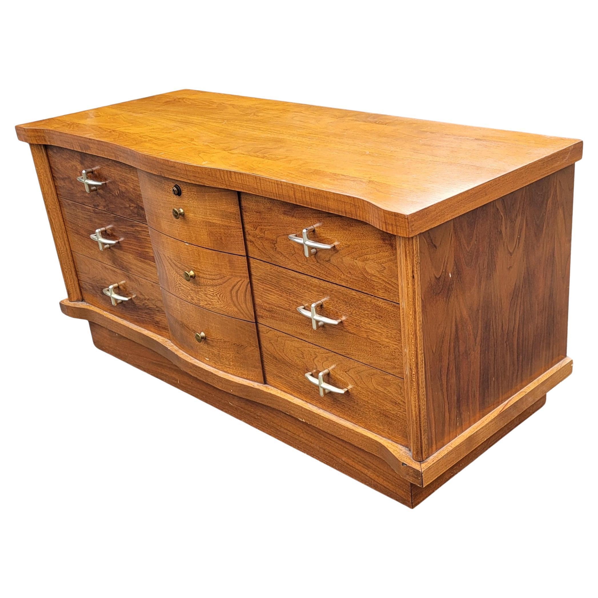 A Lane Mid-Century Modern Cedar Lined fruitwood blanket chest with 9 faux drawers with 6 handles and 3 faux drawer knobs. Very good vintage condition. Measures 43