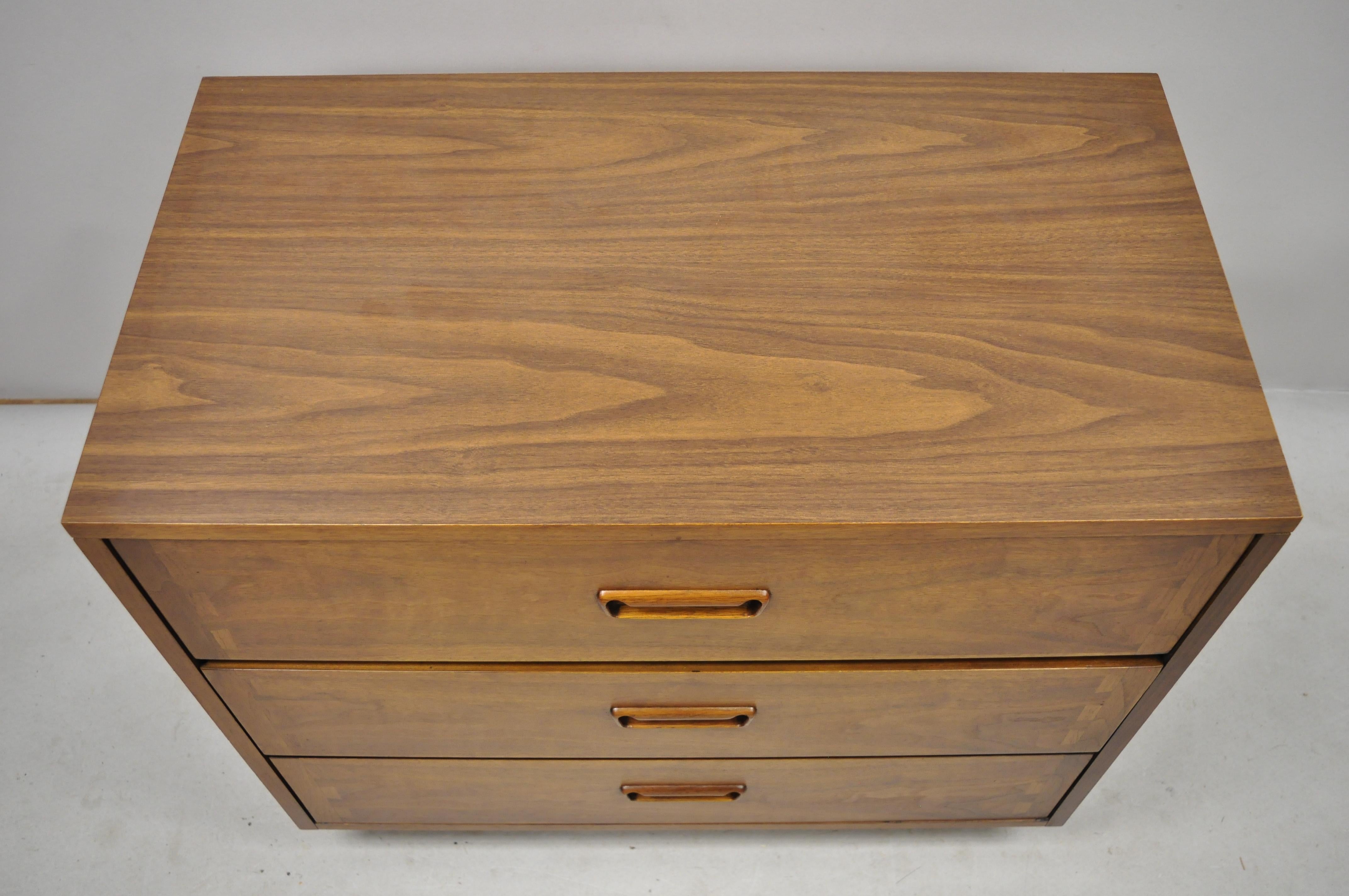 American Lane Mid-Century Modern Dovetail 3-Drawer Dresser Chest Bedside Table