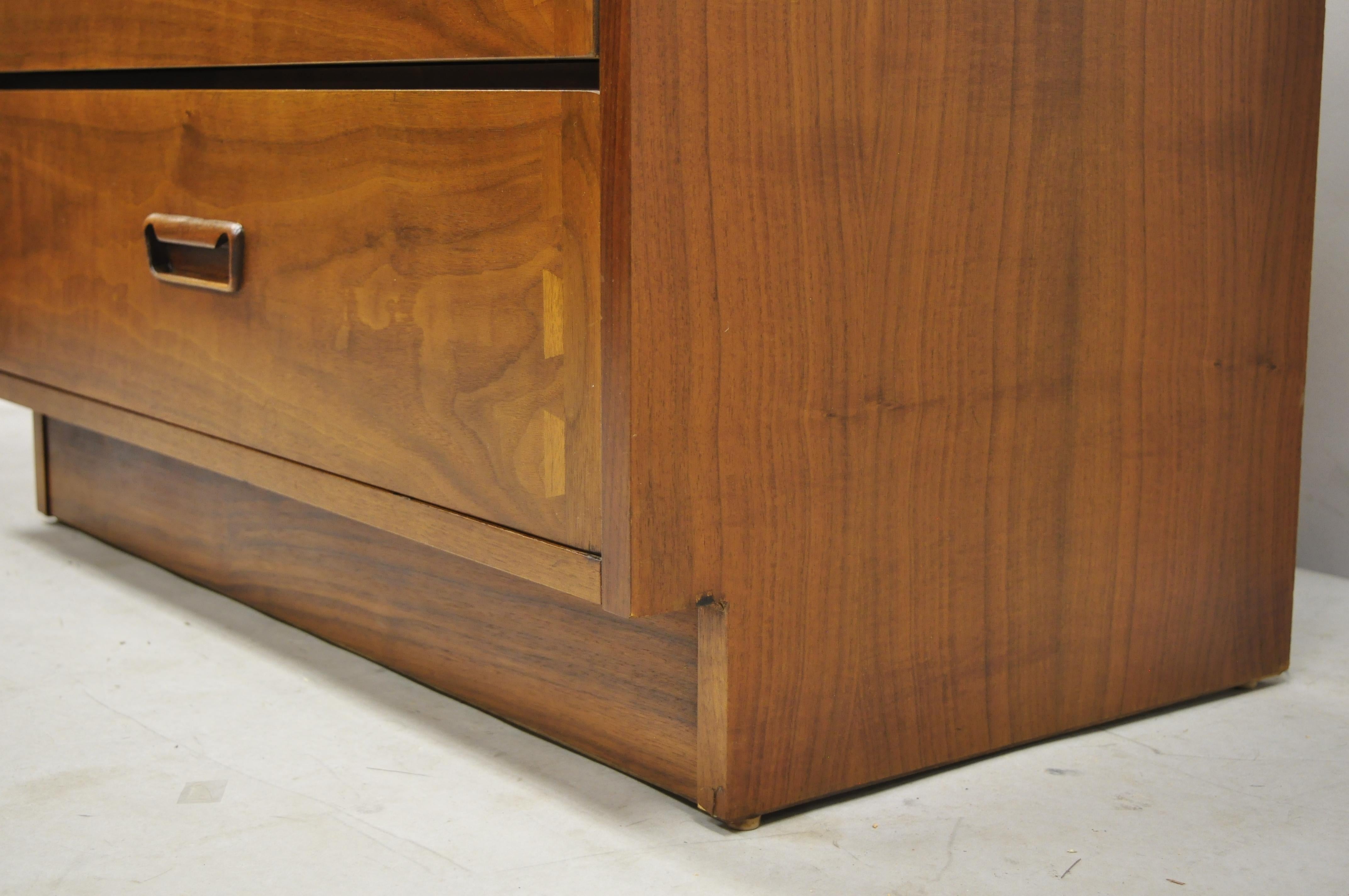 Laminate Lane Mid-Century Modern Dovetail 3-Drawer Dresser Chest Bedside Table