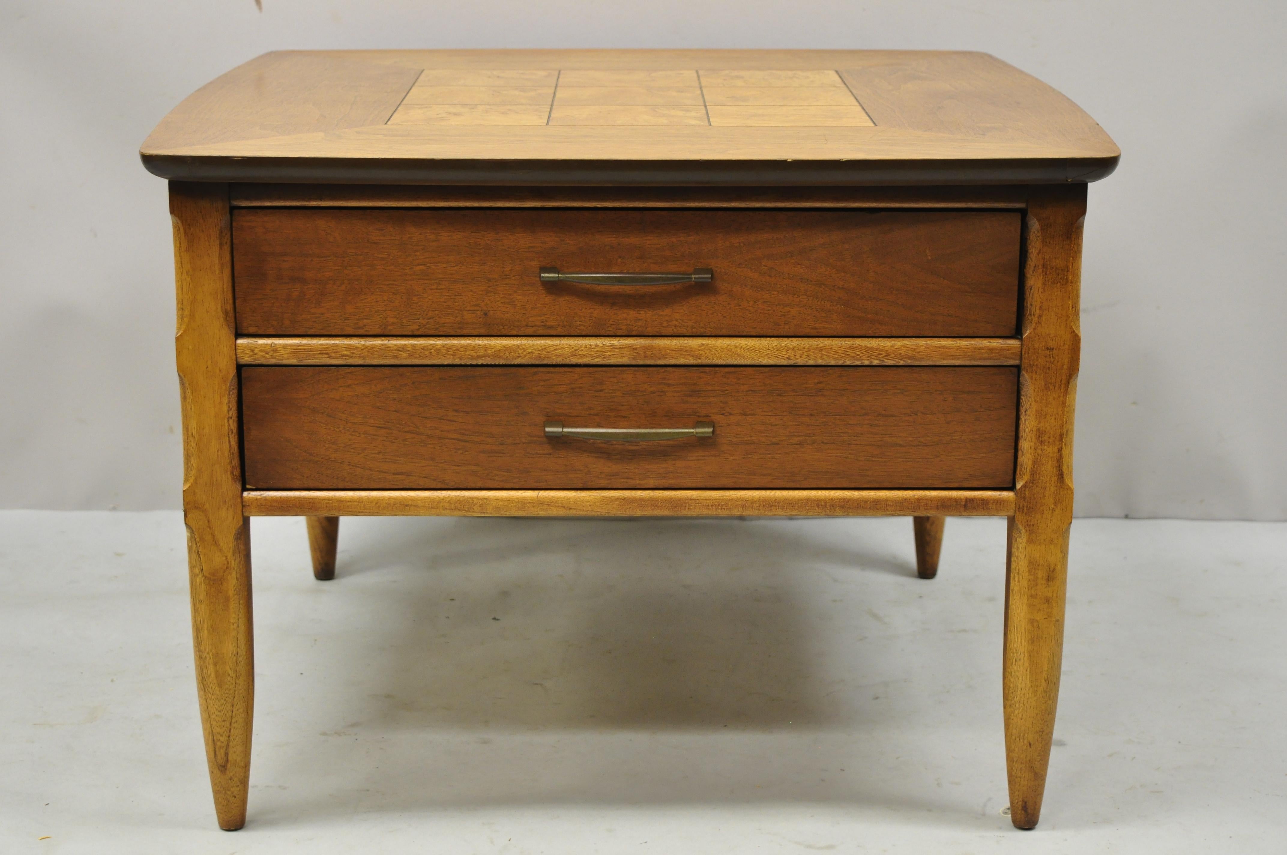 Lane Mid-Century Modern Walnut 2 Drawer Lamp End Table with Burlwood Inlay Top In Good Condition For Sale In Philadelphia, PA