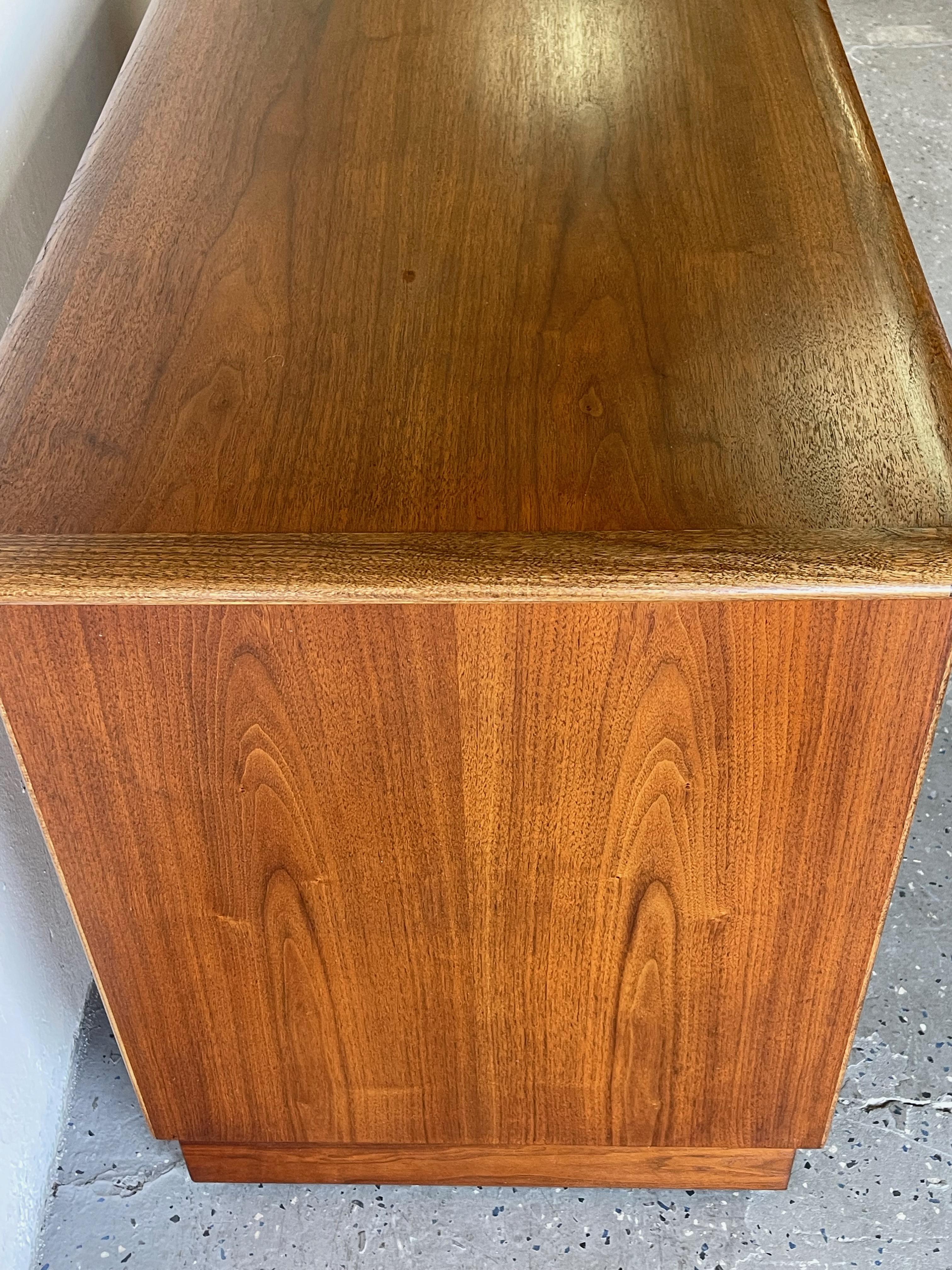 Lane Mid-Century Modern Walnut Desk Perception Collection  For Sale 6