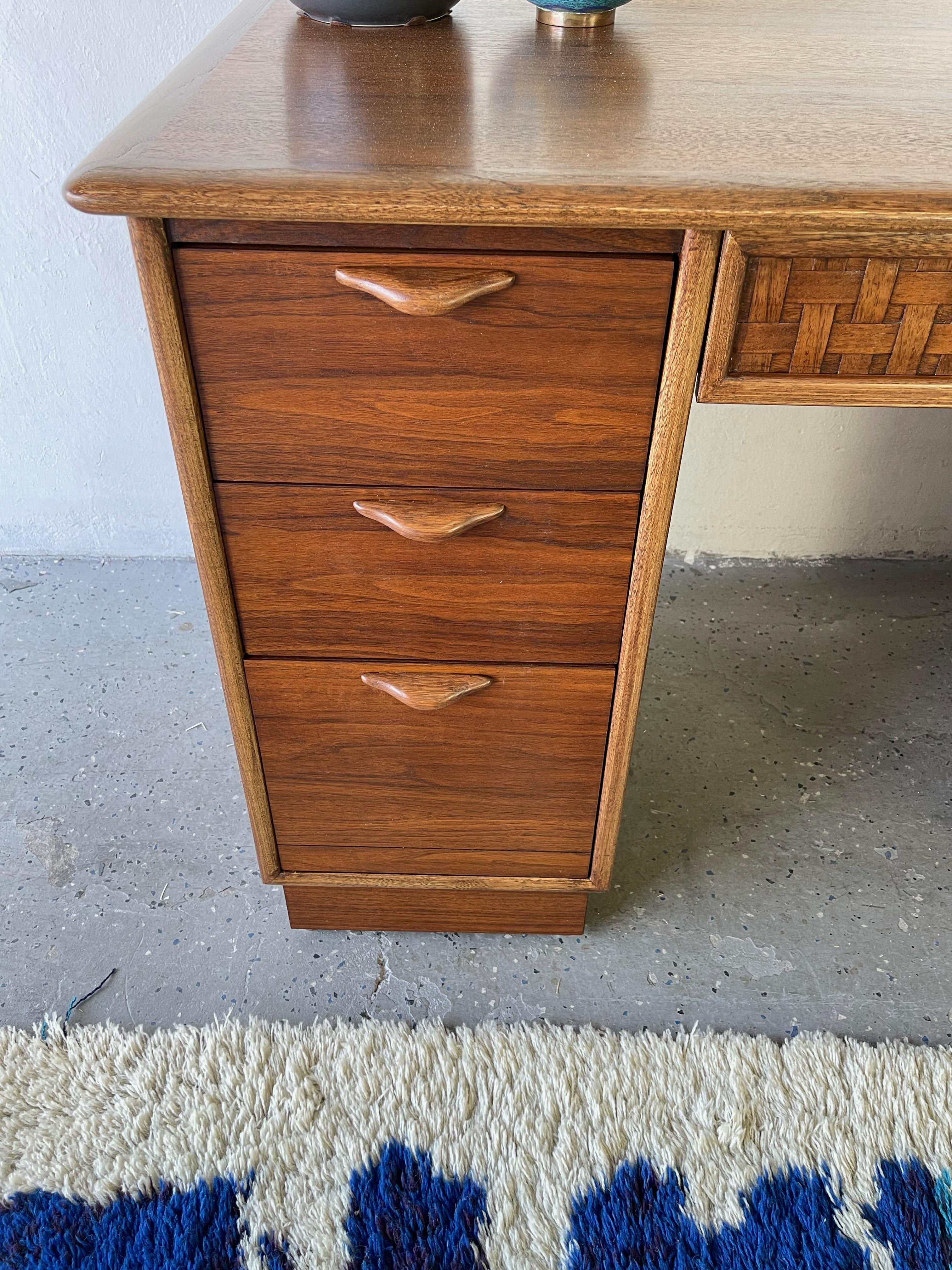 Lane Mid-Century Modern Walnut Desk Perception Collection  For Sale 2