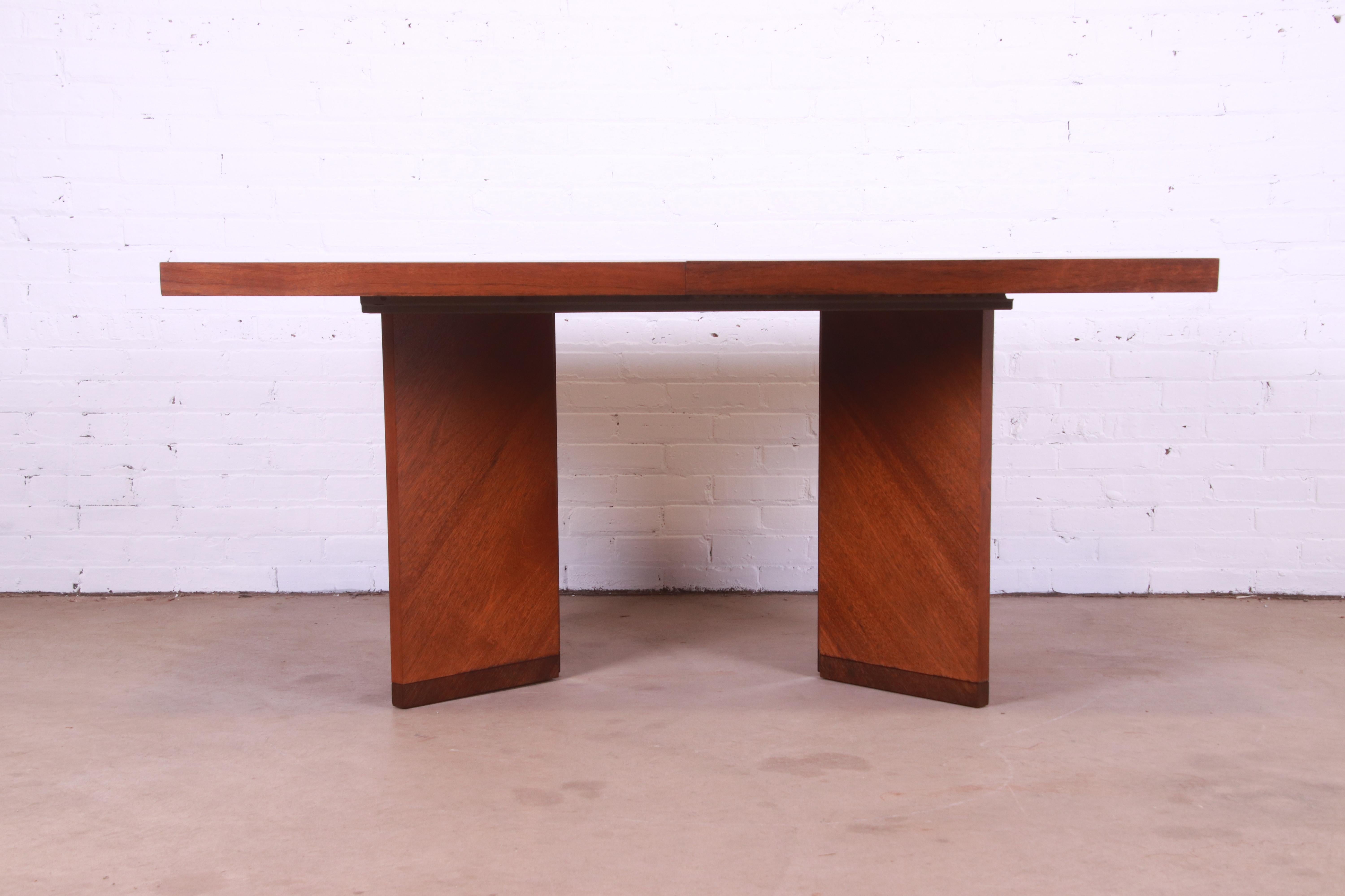A stunning mid-century modern double pedestal extension dining table

By Lane Furniture

USA, 1970s

Gorgeous inlaid walnut top, with walnut slab pedestals.

Measures: 62