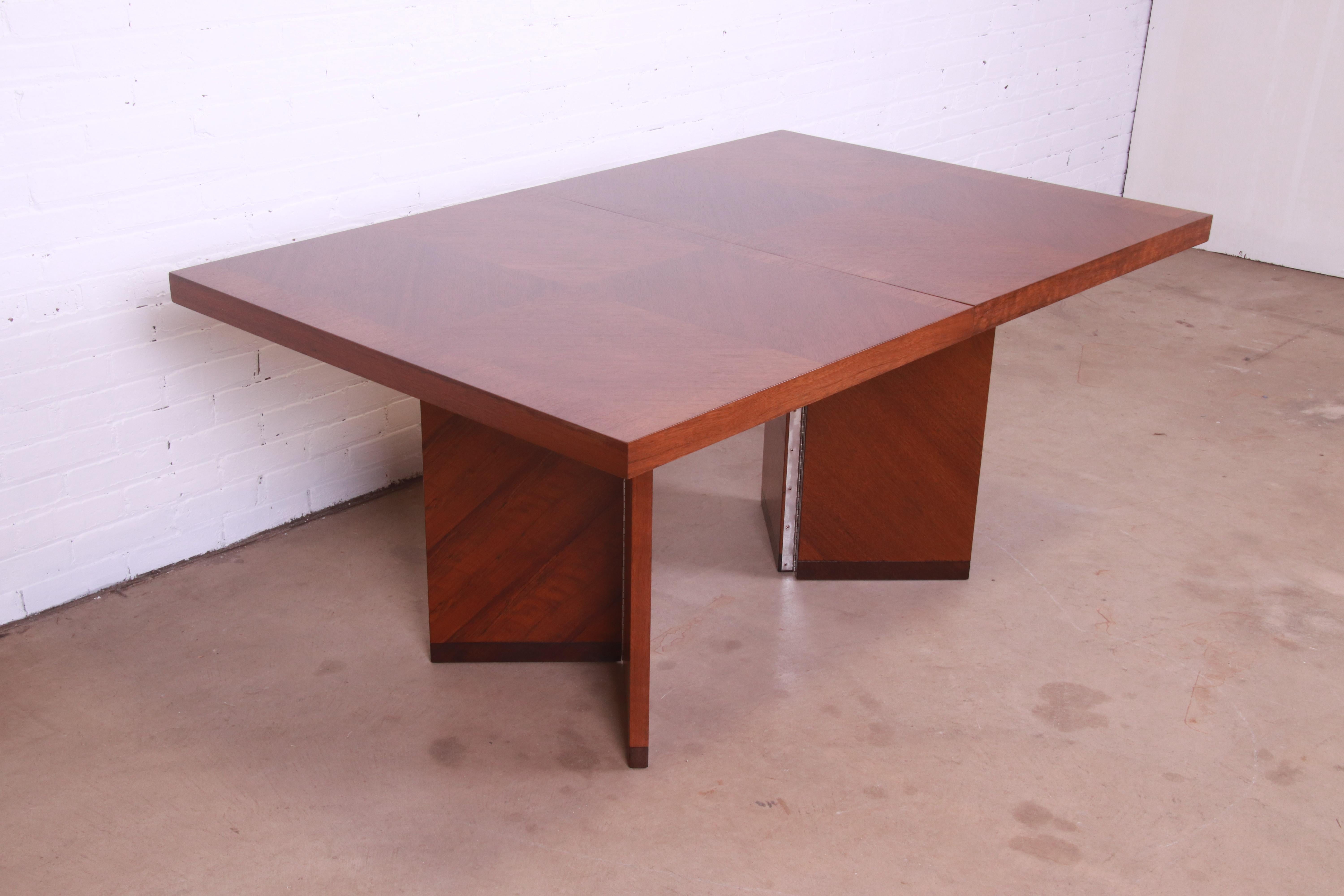 Lane Mid-Century Modern Walnut Double Pedestal Dining Table, Newly Refinished In Good Condition For Sale In South Bend, IN