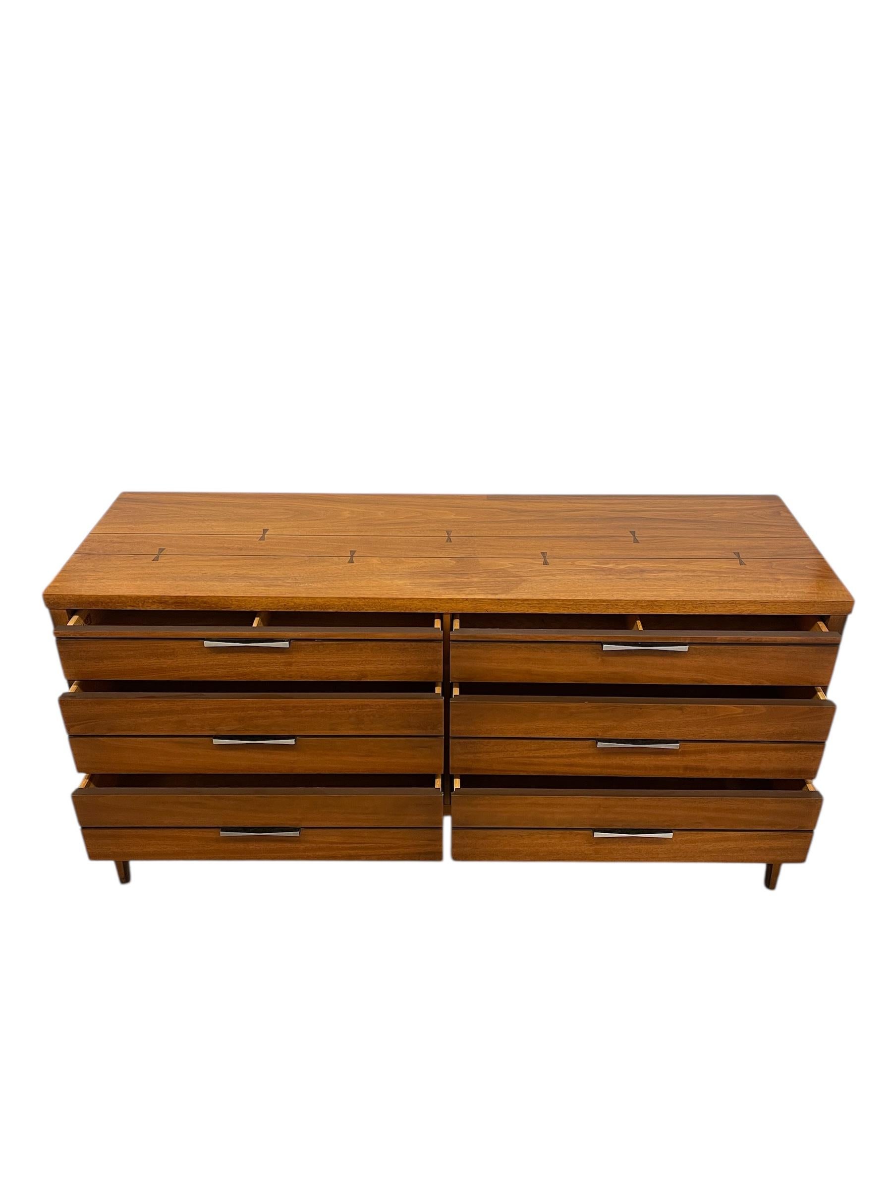 Lane Mid Century Modern Walnut Dresser - 6 Drawer Credenza with Butterfly Inlay For Sale 5