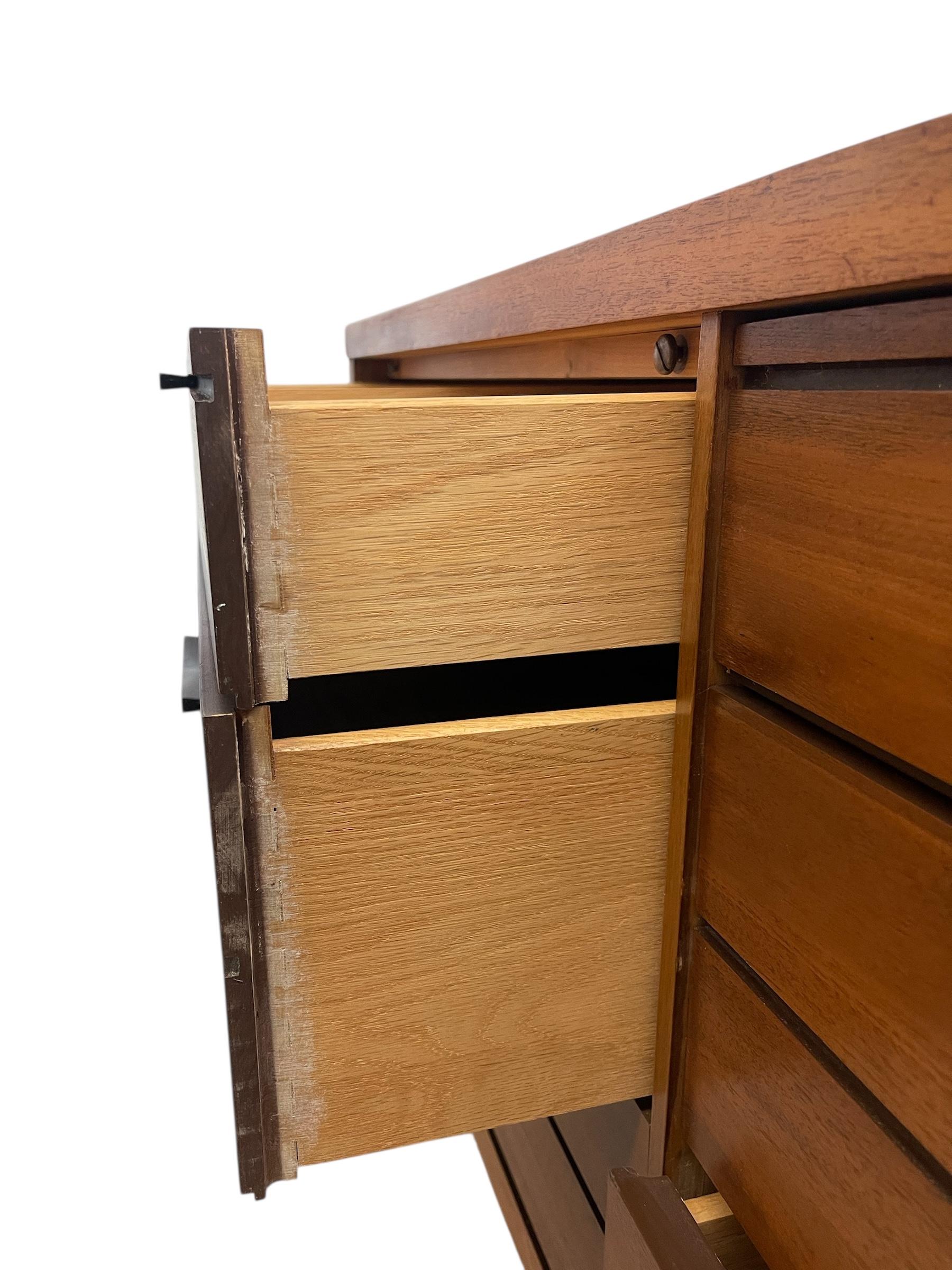 Lane Mid Century Modern Walnut Dresser - 6 Drawer Credenza with Butterfly Inlay For Sale 6