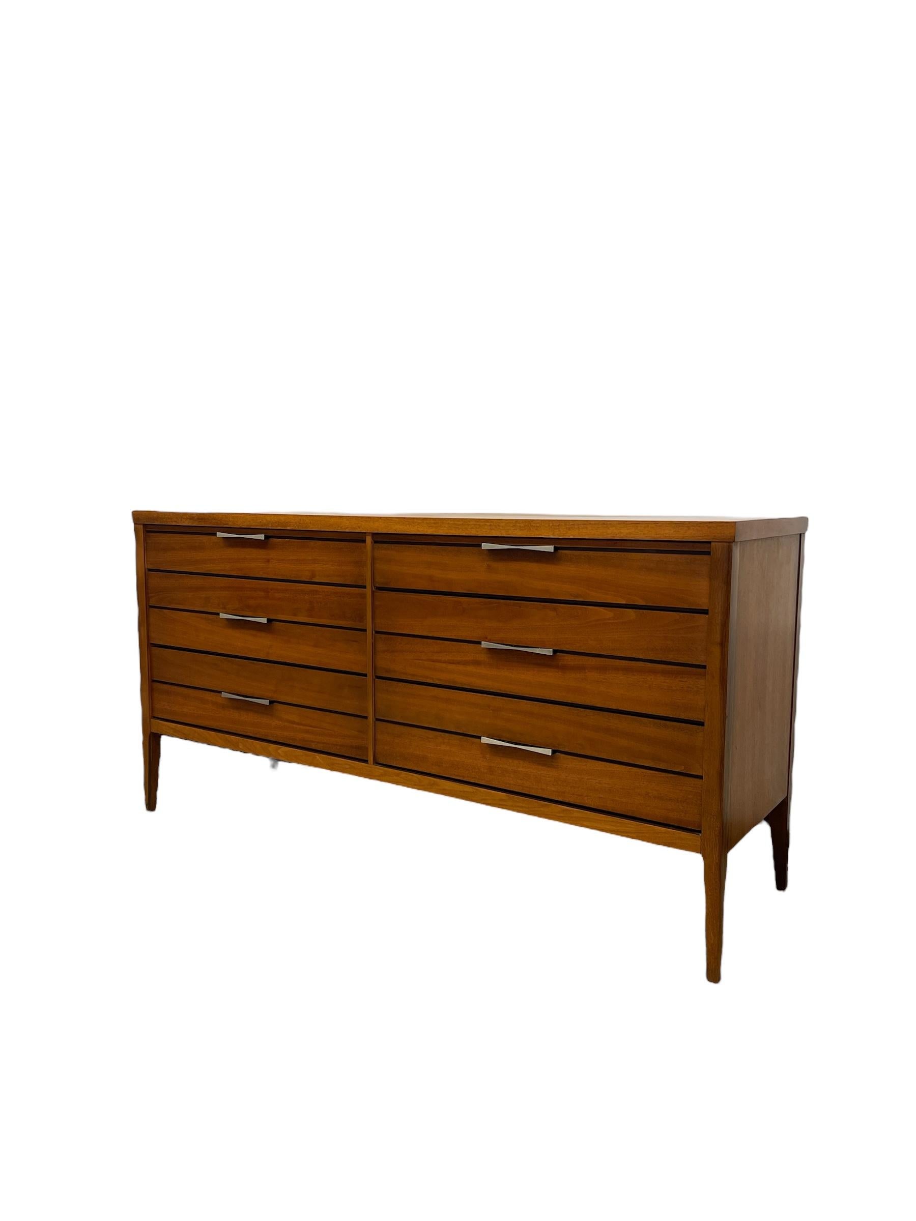Lane Mid Century Modern Walnut Dresser - 6 Drawer Credenza with Butterfly Inlay In Good Condition For Sale In Seattle, WA