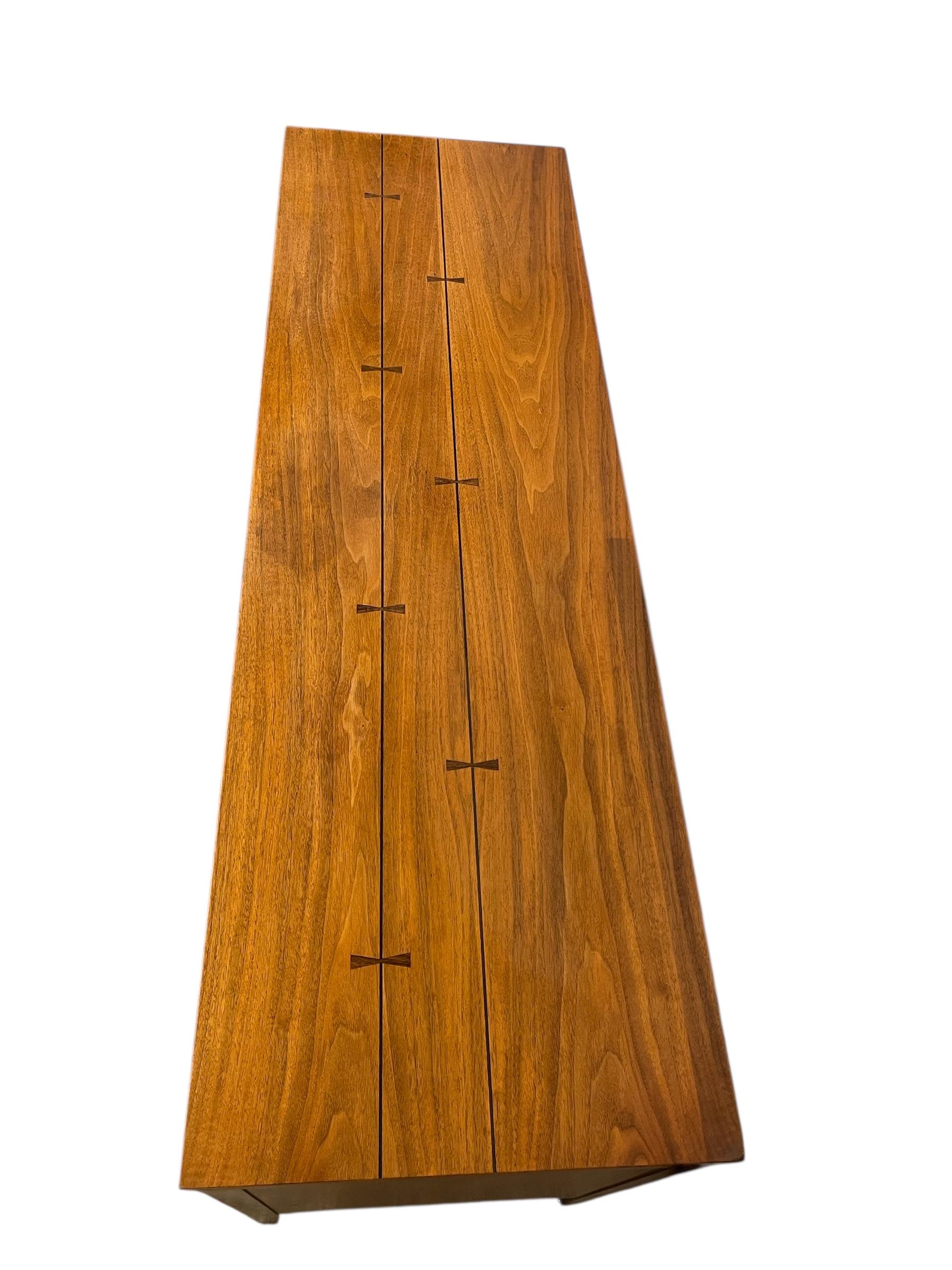 Lane Mid Century Modern Walnut Dresser - 6 Drawer Credenza with Butterfly Inlay For Sale 2