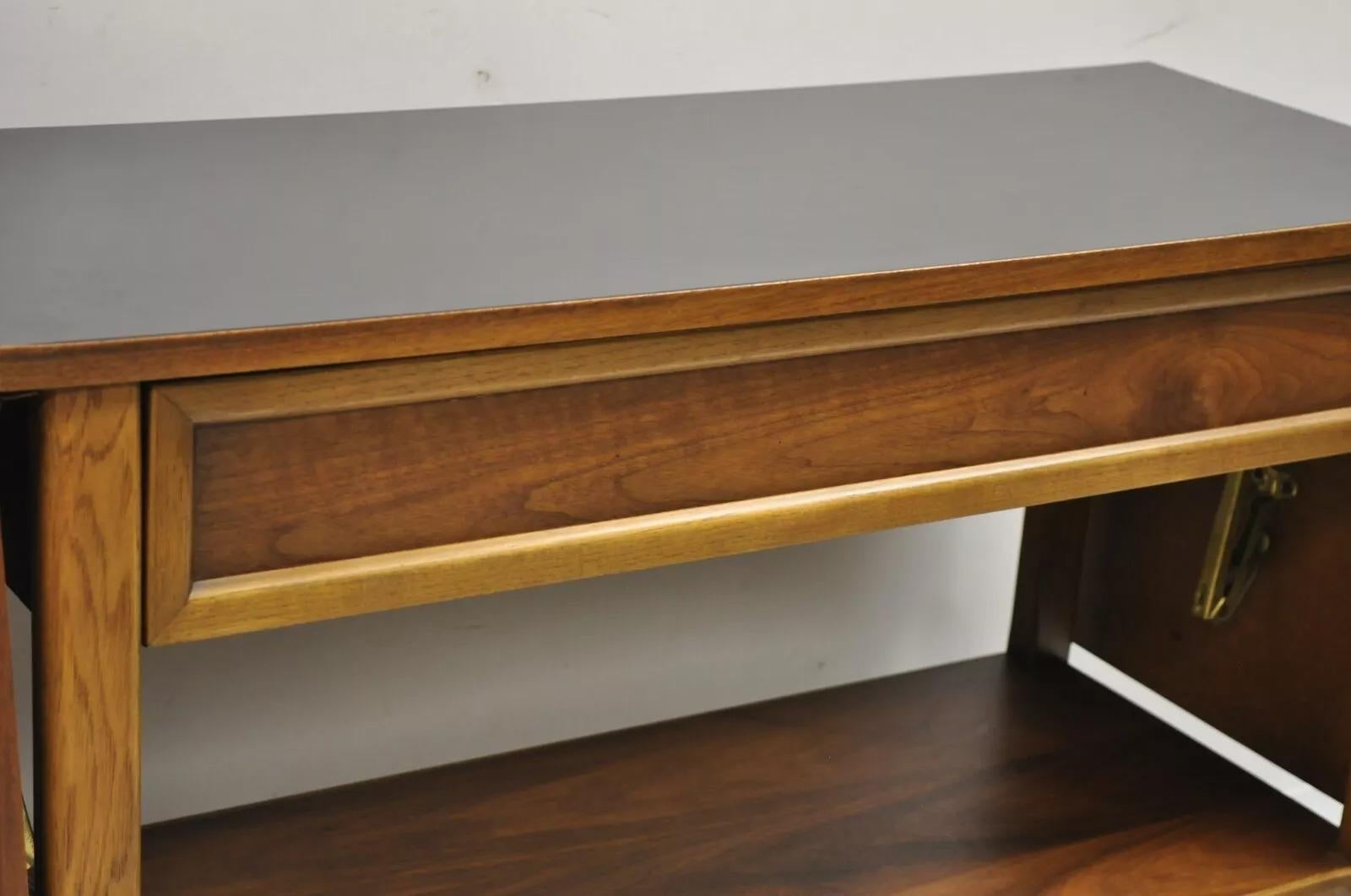 Carrito de bar rodante Lane Mid Century Modern Walnut One Drawer Drop Leaf Moderno de mediados de siglo en venta
