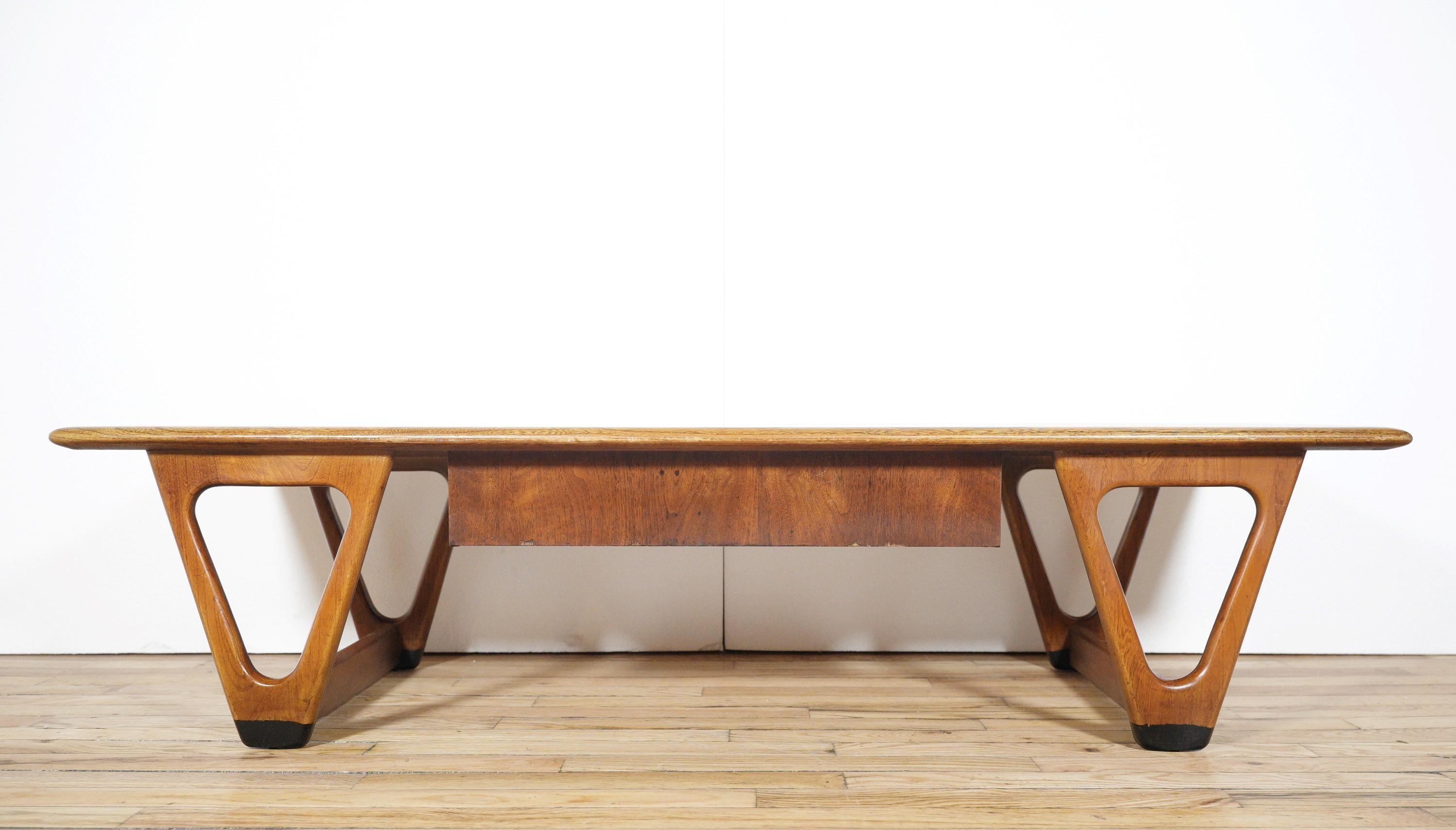 Lane Mid-Century Modern Wood Woods Table basse avec tiroir en vente 5
