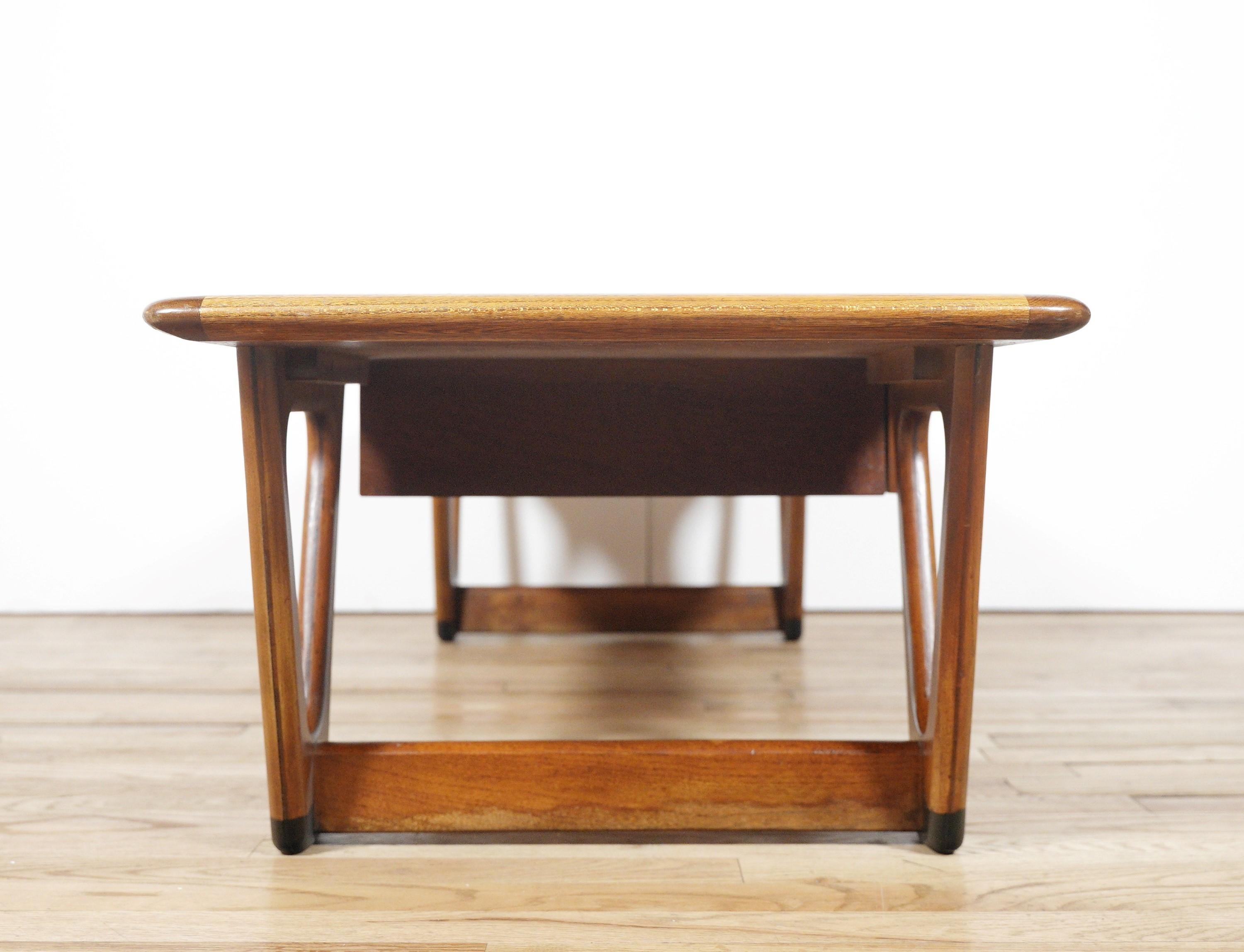 Lane Mid-Century Modern Wood Woods Table basse avec tiroir en vente 3