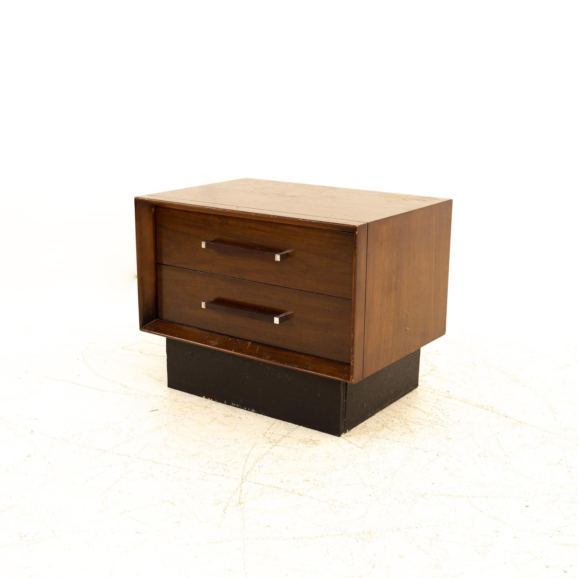 Lane Tower Suite Mid Century Walnut & Rosewood Nightstands - Pair In Good Condition In Countryside, IL