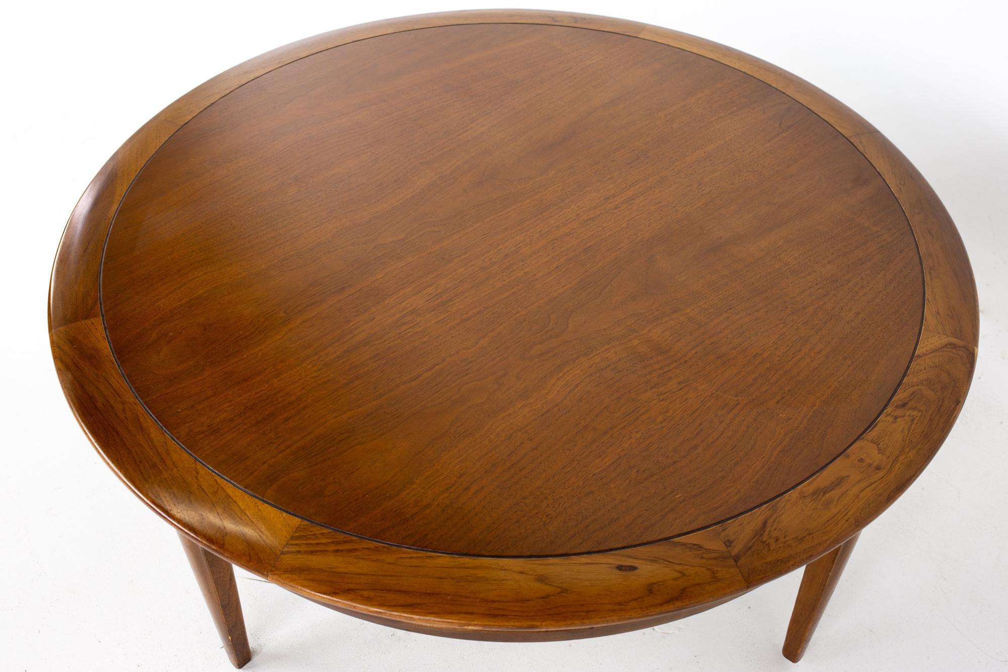 Lane Mid Century Round Oak and Walnut Coffee Table In Good Condition In Countryside, IL