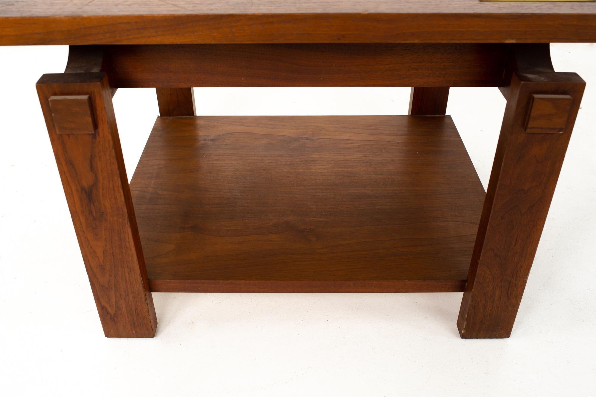Lane Mid Century Walnut and Live Edge Mid Century Side End Table For Sale 1
