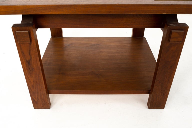 Lane Mid Century Walnut and Live Edge Mid Century Side End Table For Sale 4