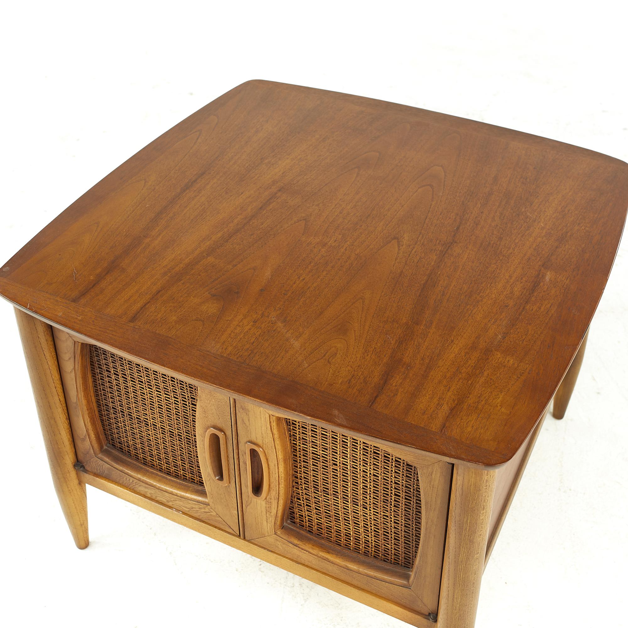 Late 20th Century Lane Midcentury Walnut Side End Table For Sale