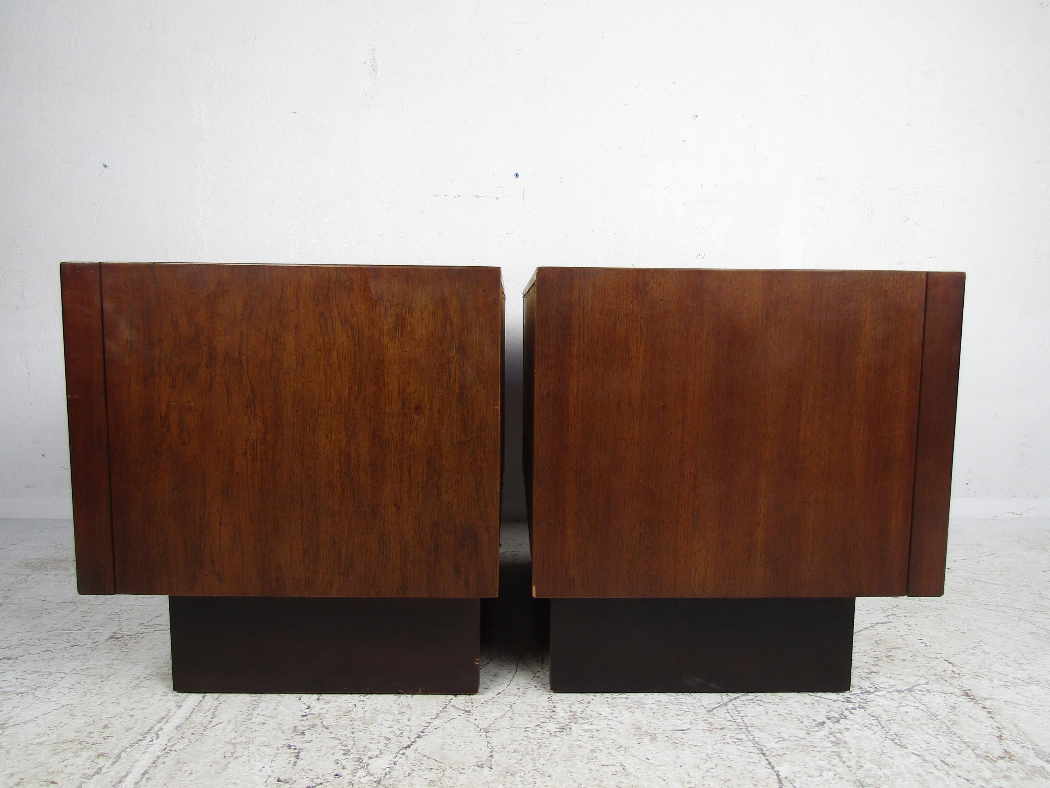 Lane Nightstands In Good Condition In Brooklyn, NY