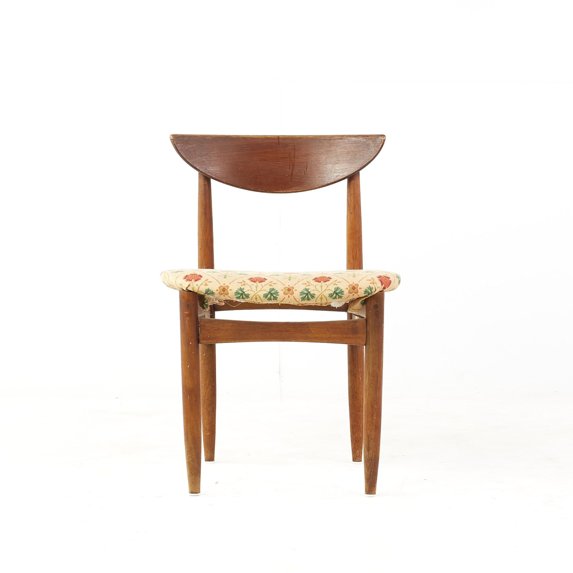 Lane perception mid century dining chair - single

This chair measures: 20.75 wide x 20 deep x 30.5 inches high, with a seat height of 18.25 inches

All pieces of furniture can be had in what we call restored vintage condition. That means the