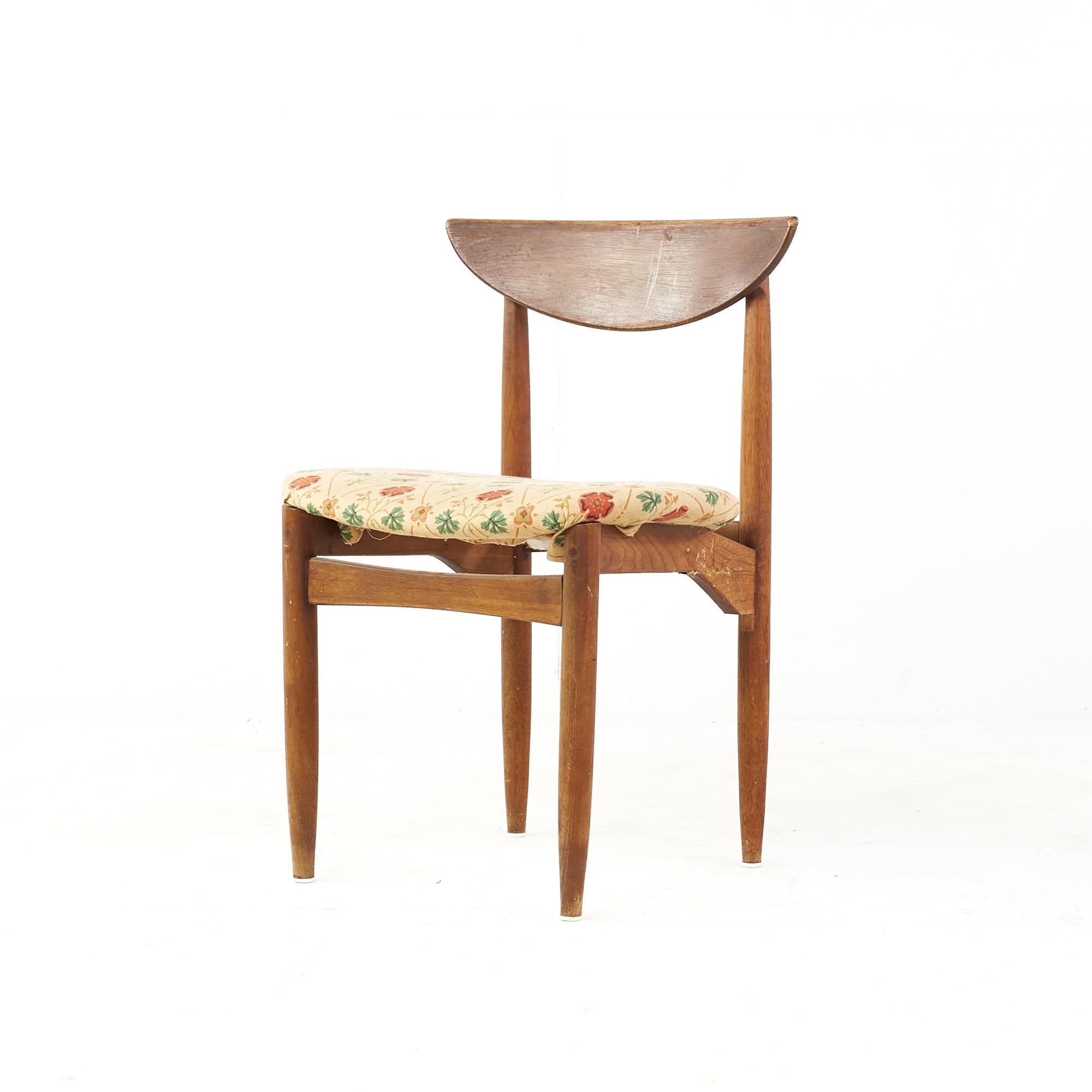 Mid-Century Modern Chaise de salle à manger du milieu du siècle, modèle unique, Perception Lane en vente