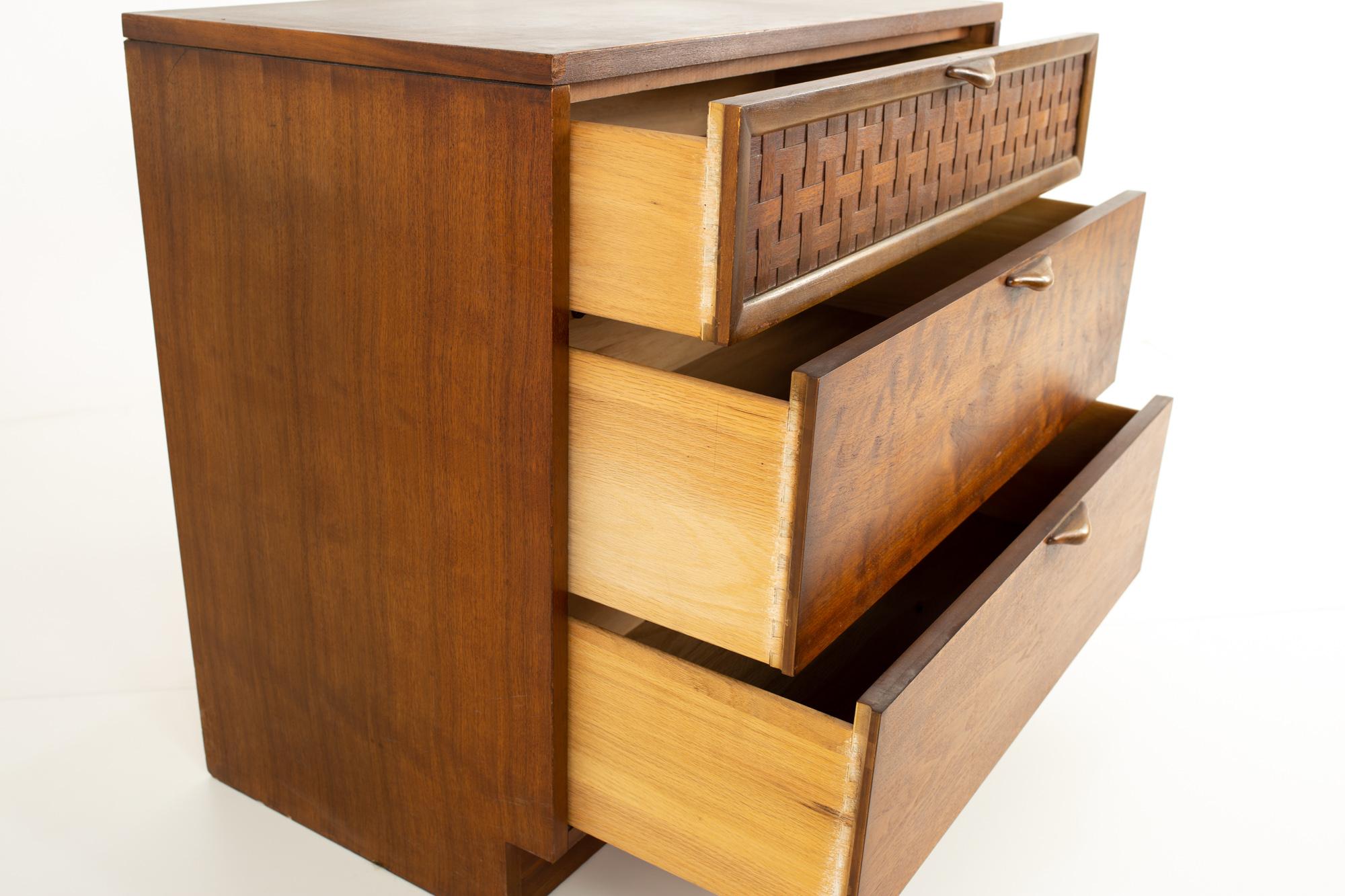 Lane Perception Mid Century Formica 3 Drawer Dresser Chest In Good Condition In Countryside, IL