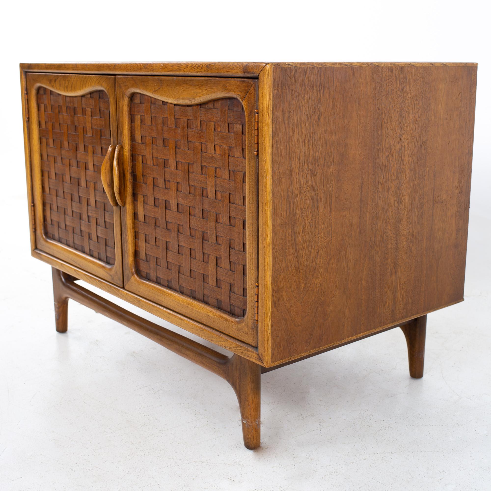 Lane Perception Mid Century Nightstands or Record Cabinets, a Pair In Good Condition In Countryside, IL