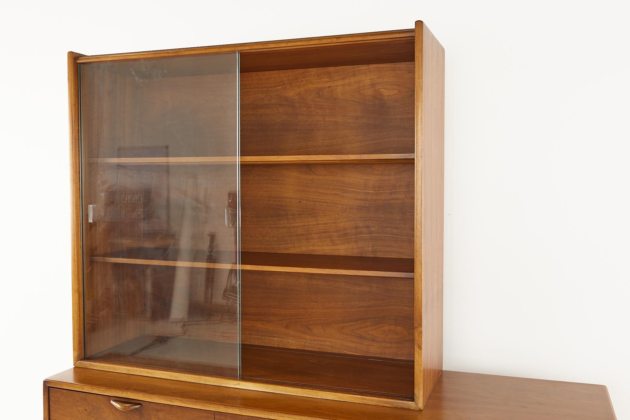 Lane Perception Mid Century Sideboard Credenza Buffet with Hutch In Good Condition In Countryside, IL