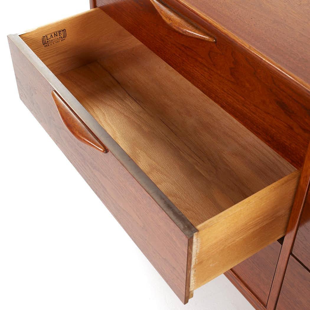 Lane Perception Mid Century Walnut 6 Drawer Dresser For Sale 2
