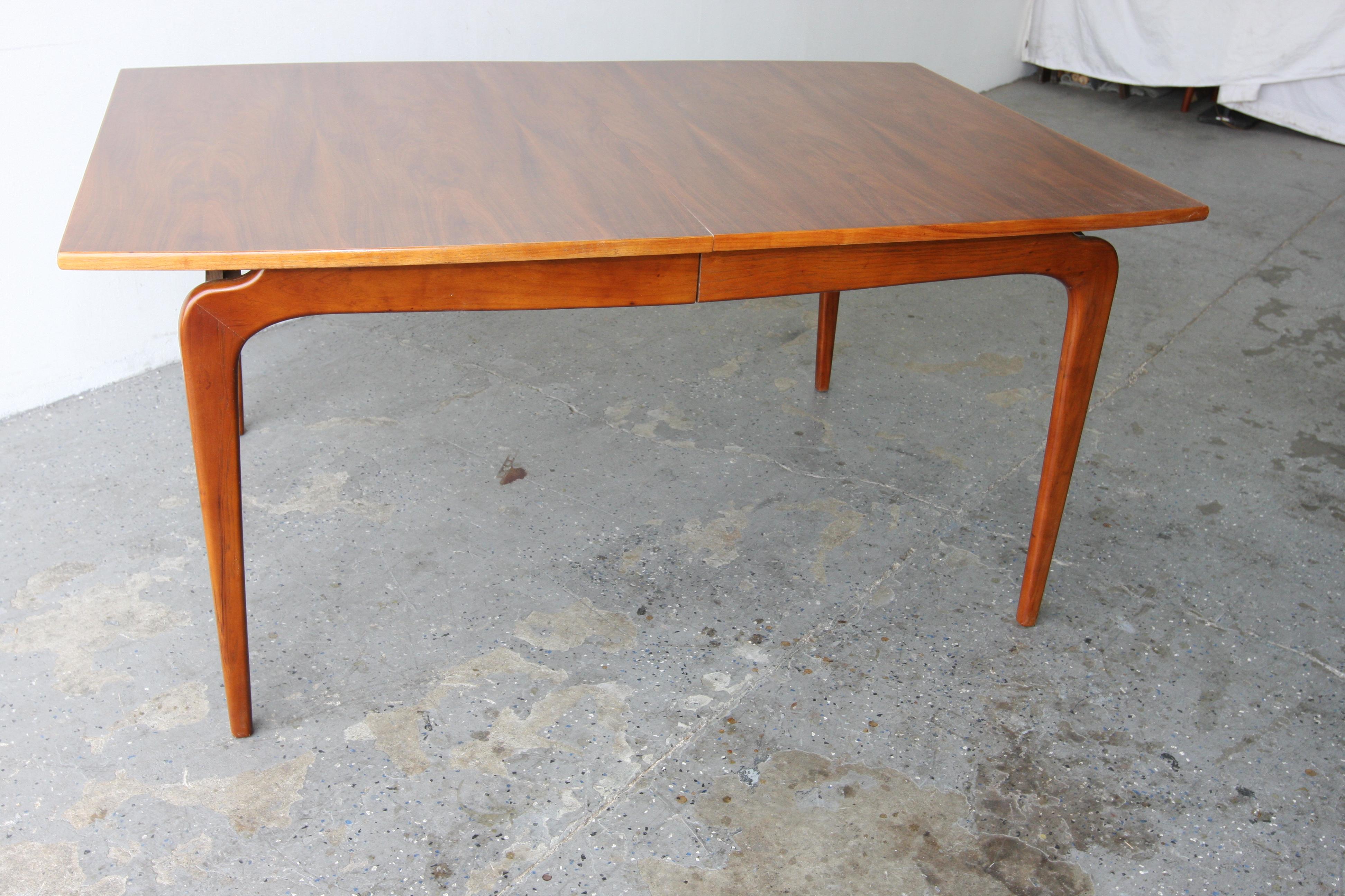 Lane Perception Mid Century Walnut Dining Table In Good Condition For Sale In Las Vegas, NV