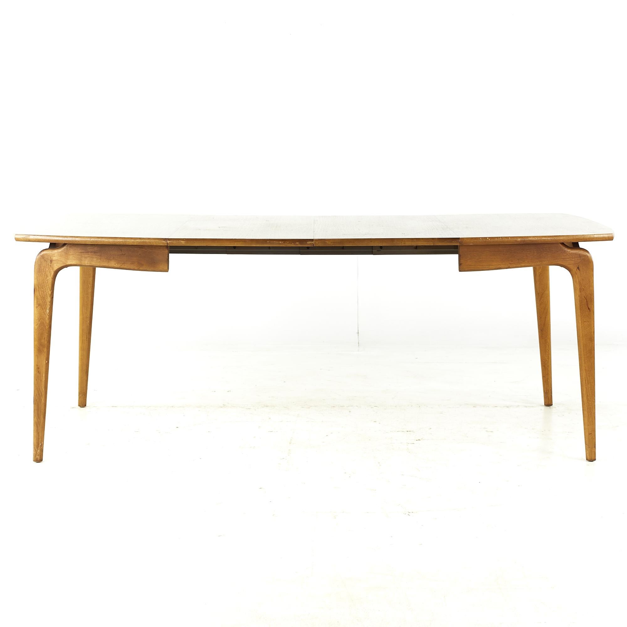 Lane Perception Midcentury Walnut Expanding Dining Table with 2 Leaves For Sale 4