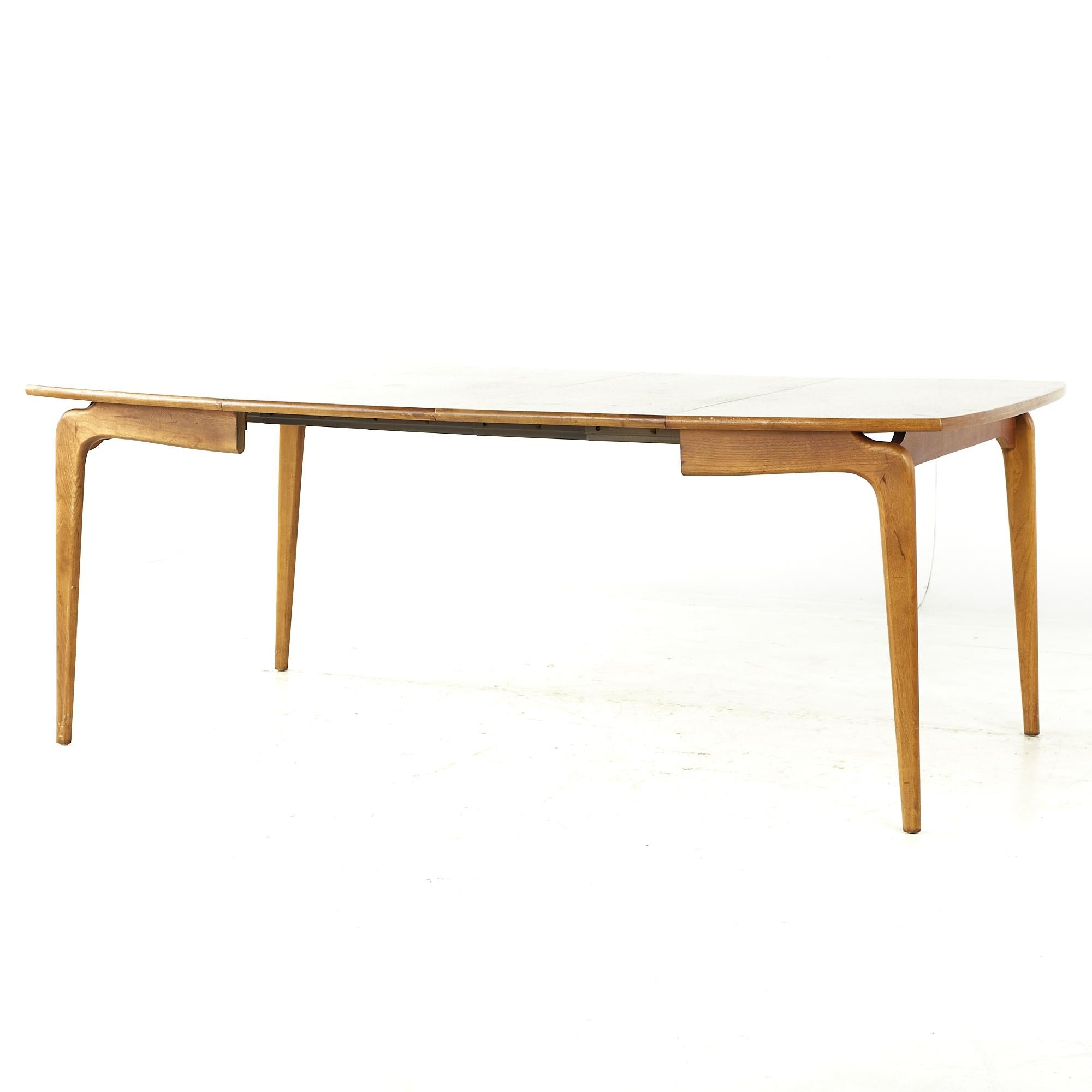 Lane Perception Midcentury Walnut Expanding Dining Table with 2 Leaves For Sale 5