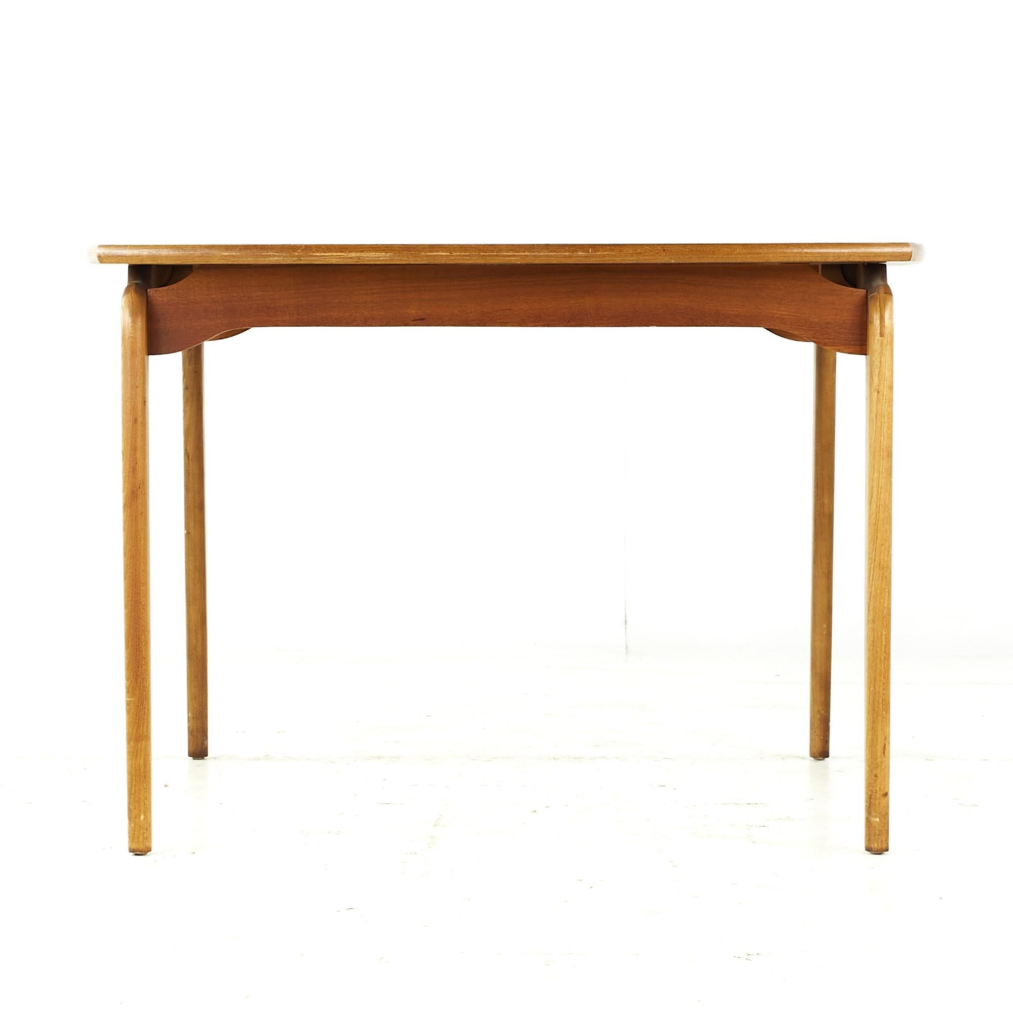 Mid-Century Modern Lane Perception Midcentury Walnut Expanding Dining Table with 2 Leaves For Sale