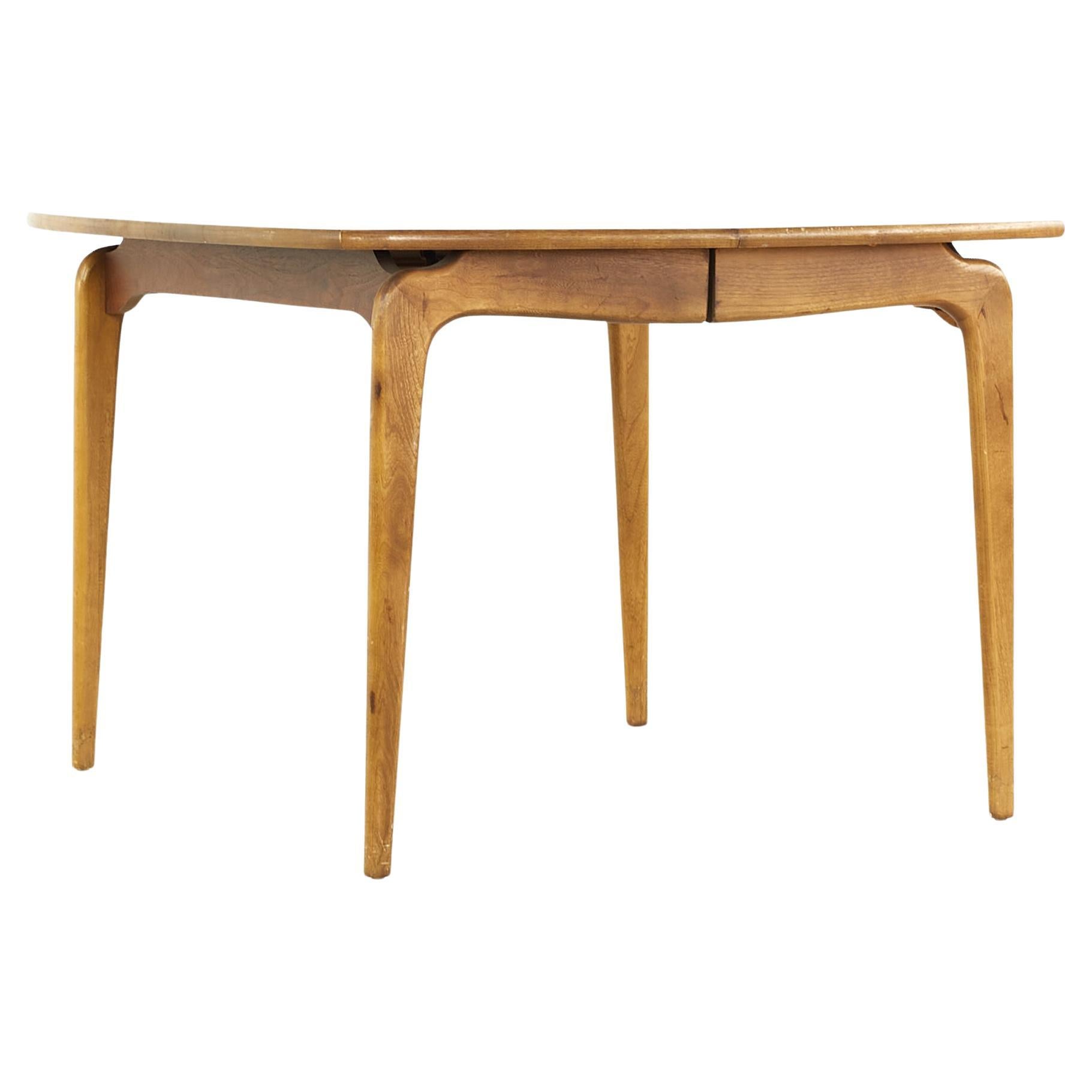 Lane Perception Midcentury Walnut Expanding Dining Table with 2 Leaves For Sale
