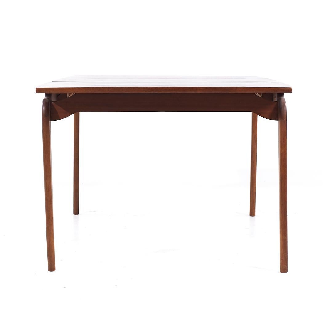 Lane Perception Mid Century Walnut Expanding Dining Table with 3 Leaves In Good Condition For Sale In Countryside, IL