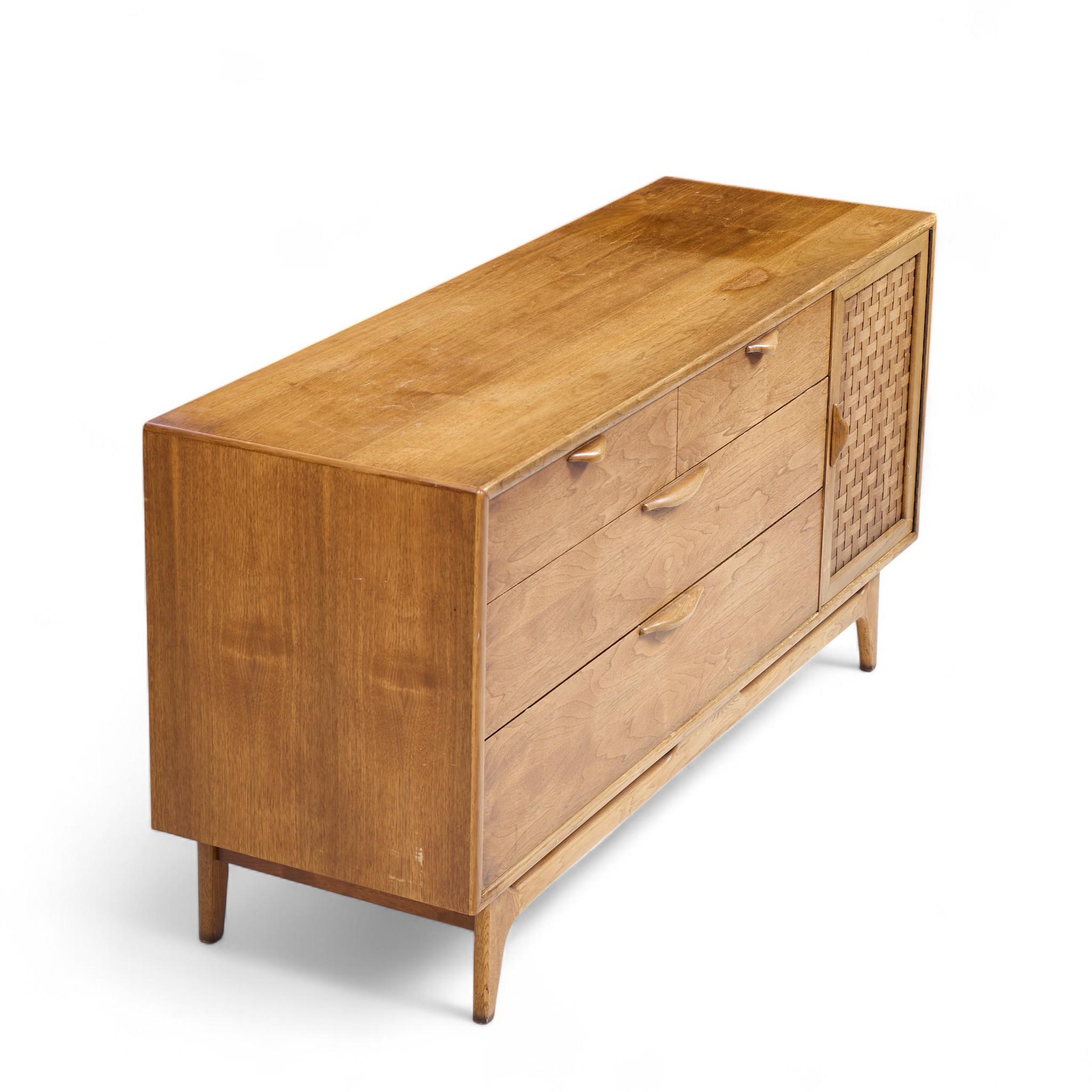Lane Perception Mid Century Walnut Offset Credenza in vendita 4