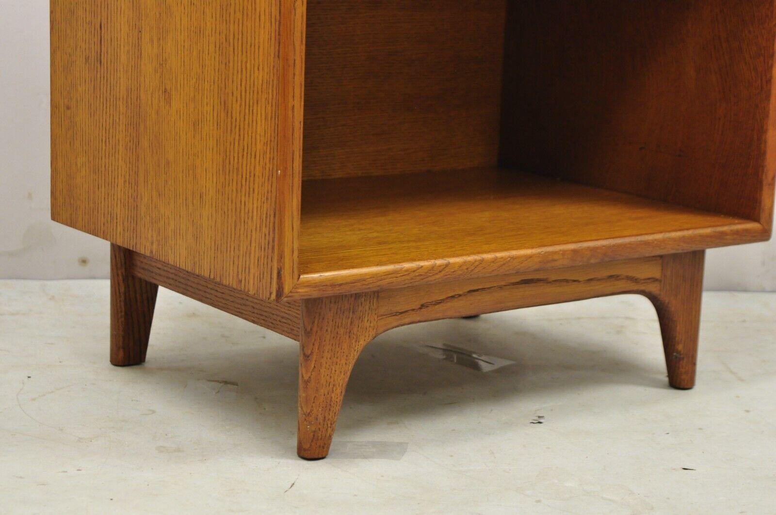 Lane Perception Oak Mid-Century Modern One Drawer Nightstand Side Table For Sale 5