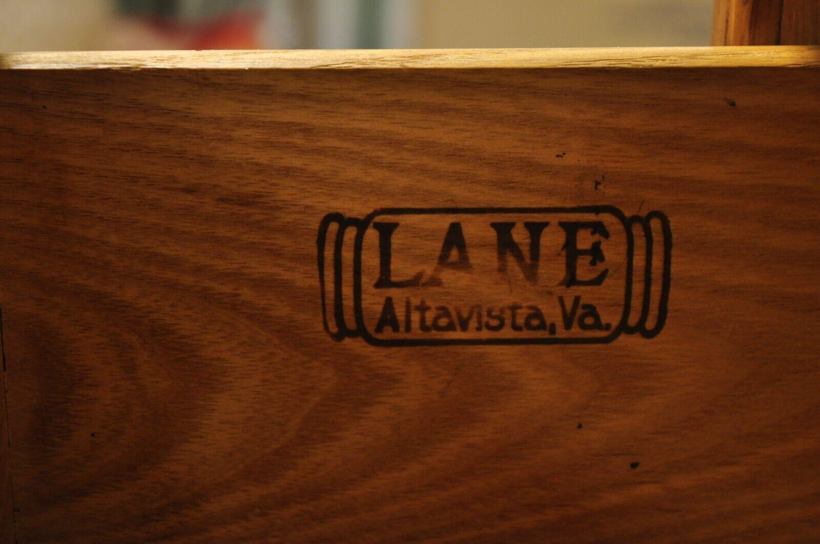 Chêne Lane Perception Oak Mid Century Modern Table de nuit à un tiroir Table d'appoint en vente